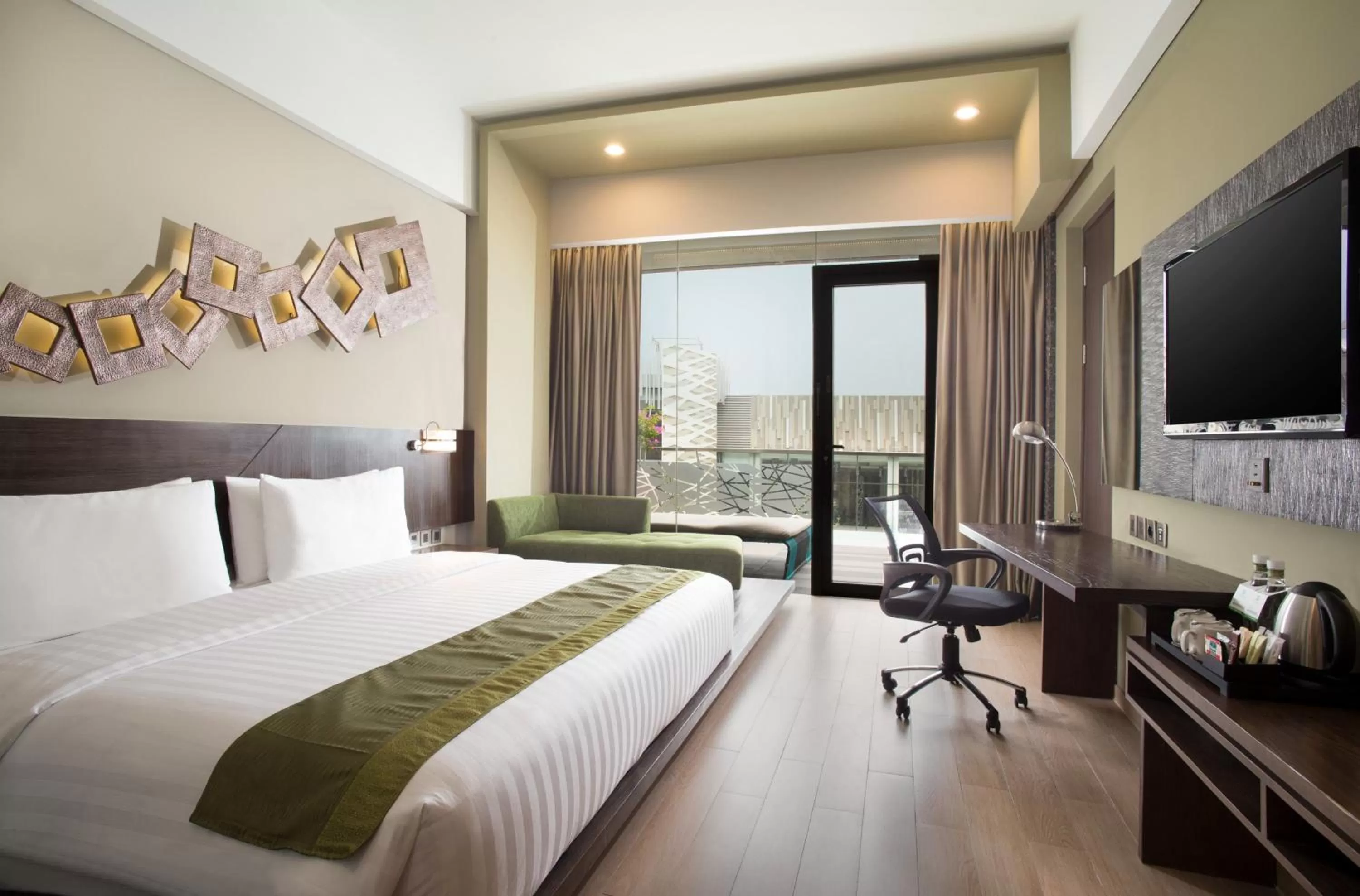 Photo of the whole room, Bed in Holiday Inn Cikarang Jababeka by IHG