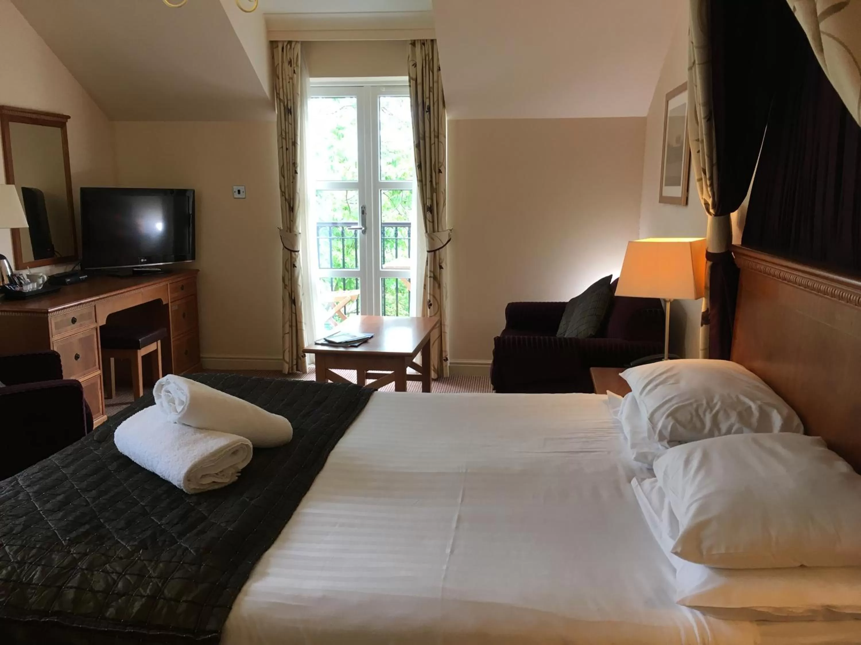 Patio, Bed in The Winnock Hotel