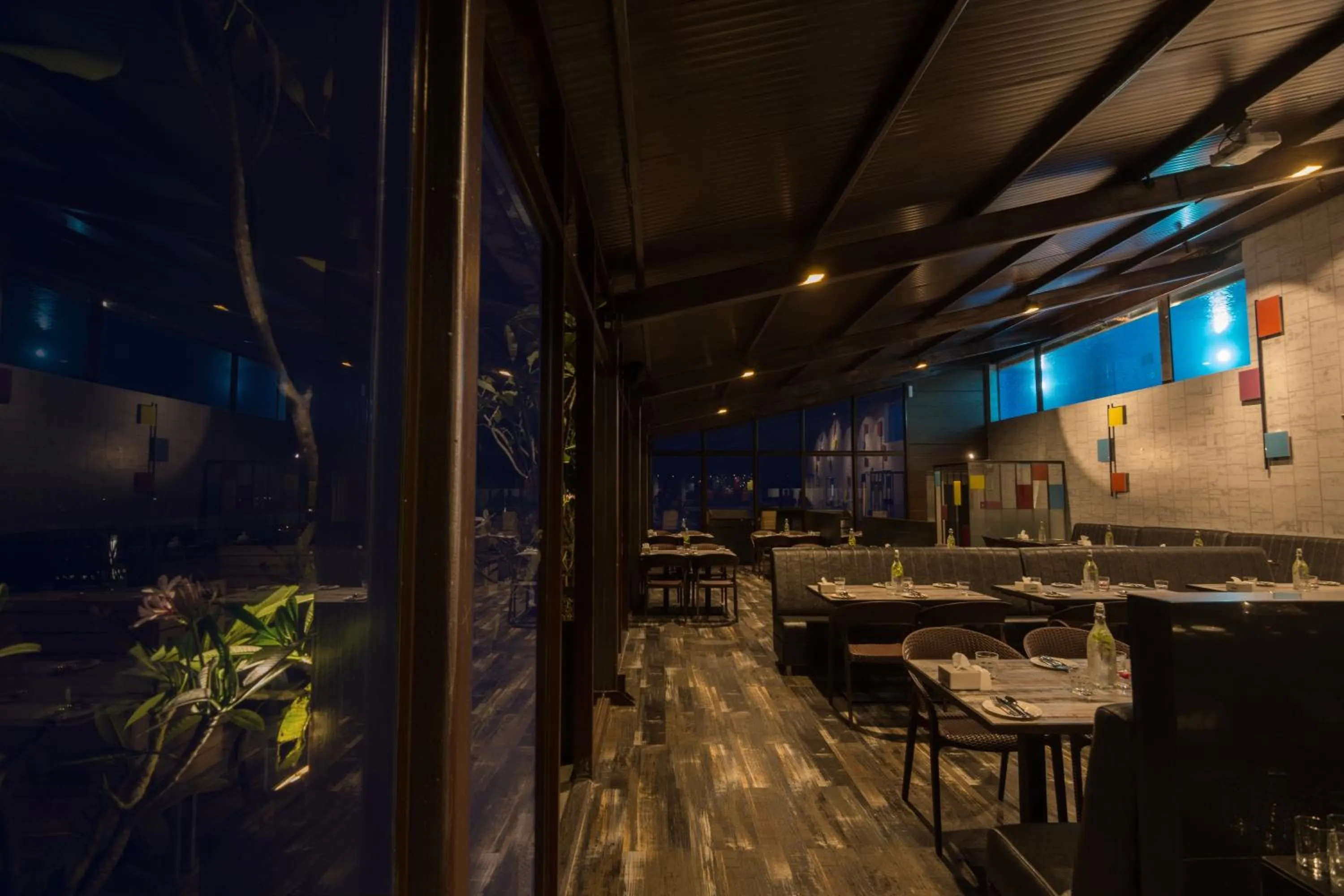 Restaurant/places to eat in Roopa Elite