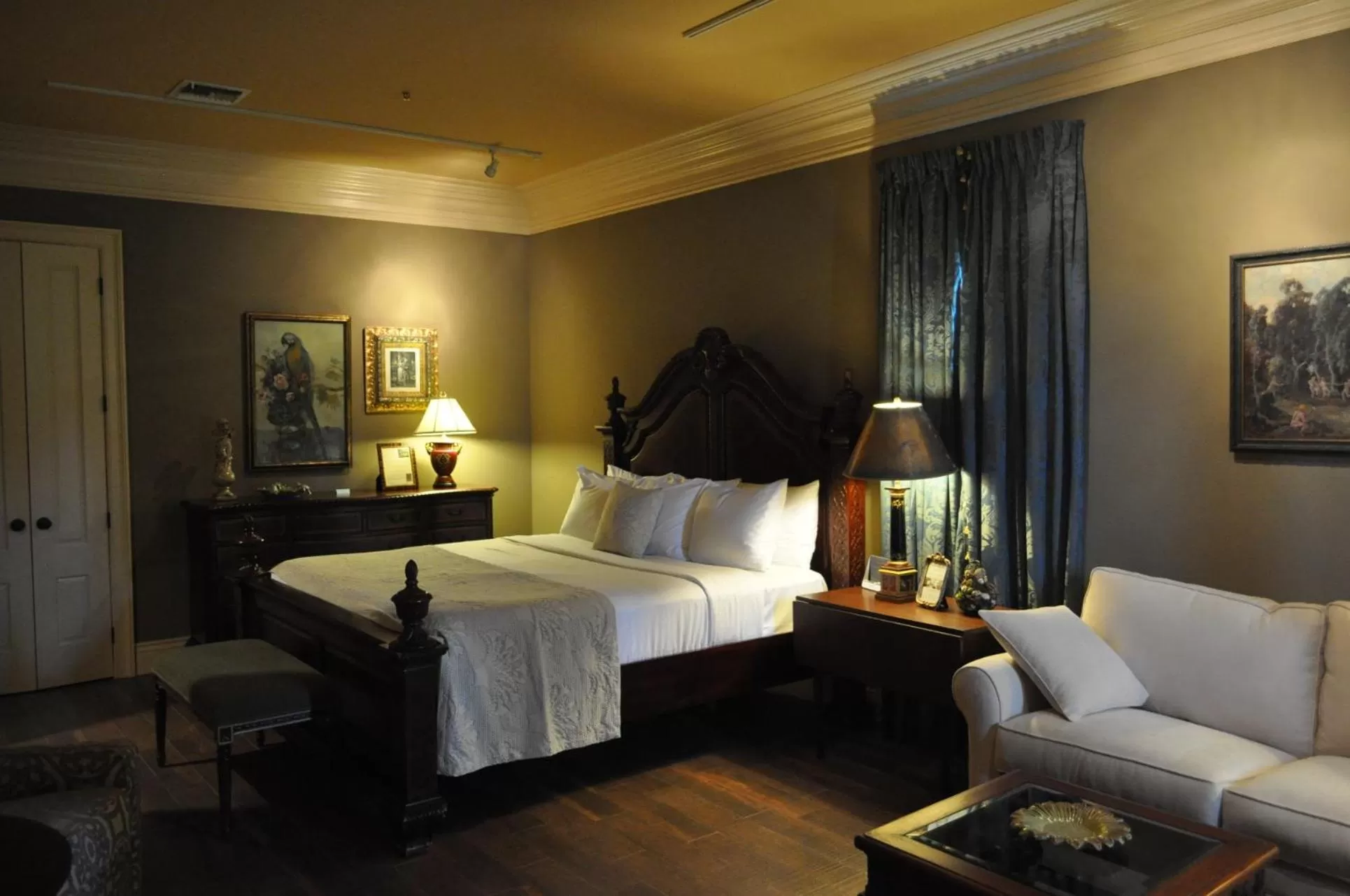 Photo of the whole room, Bed in The Inn at Houmas House Estate