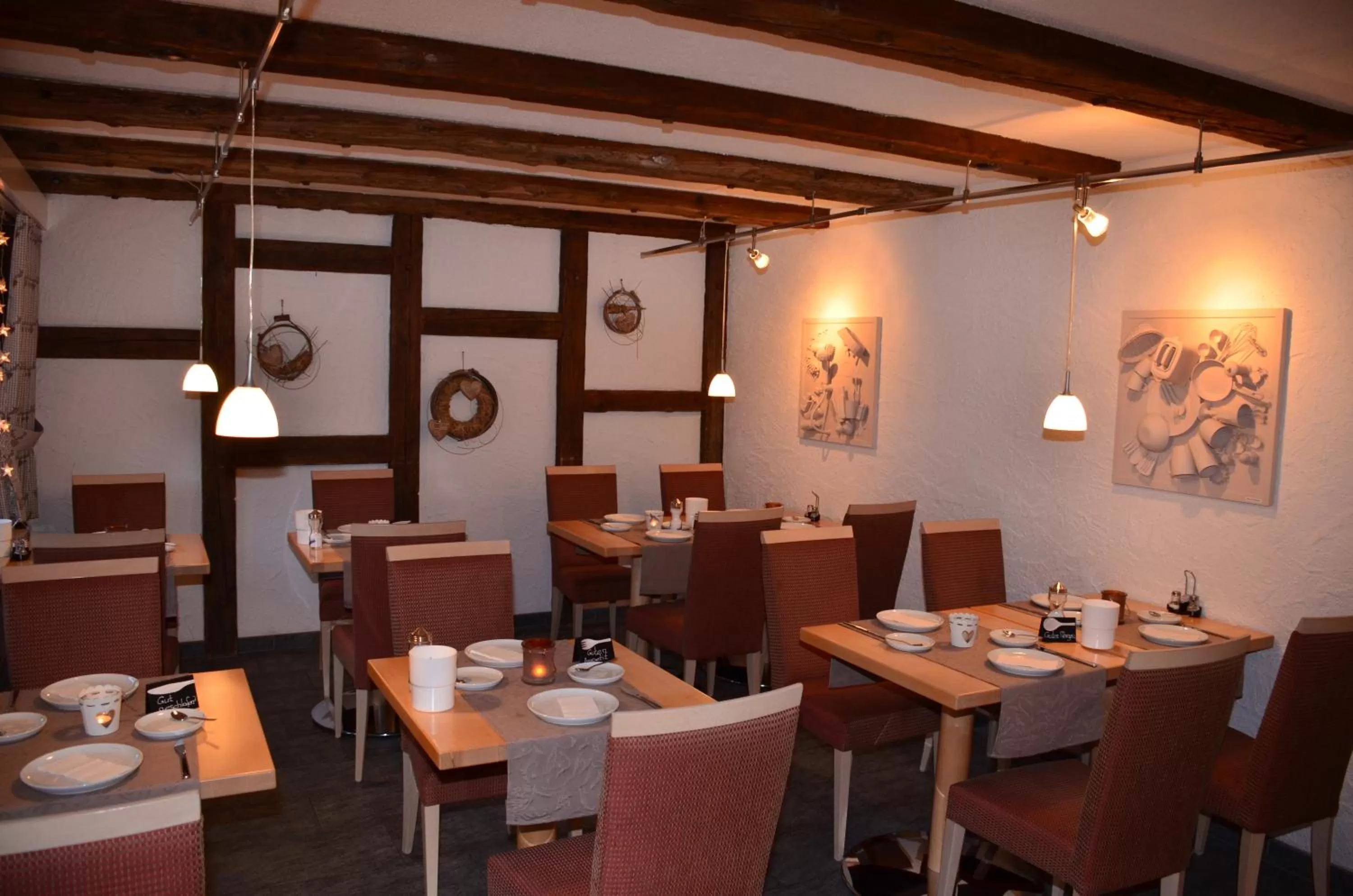 Restaurant/places to eat in Hotel Belmont