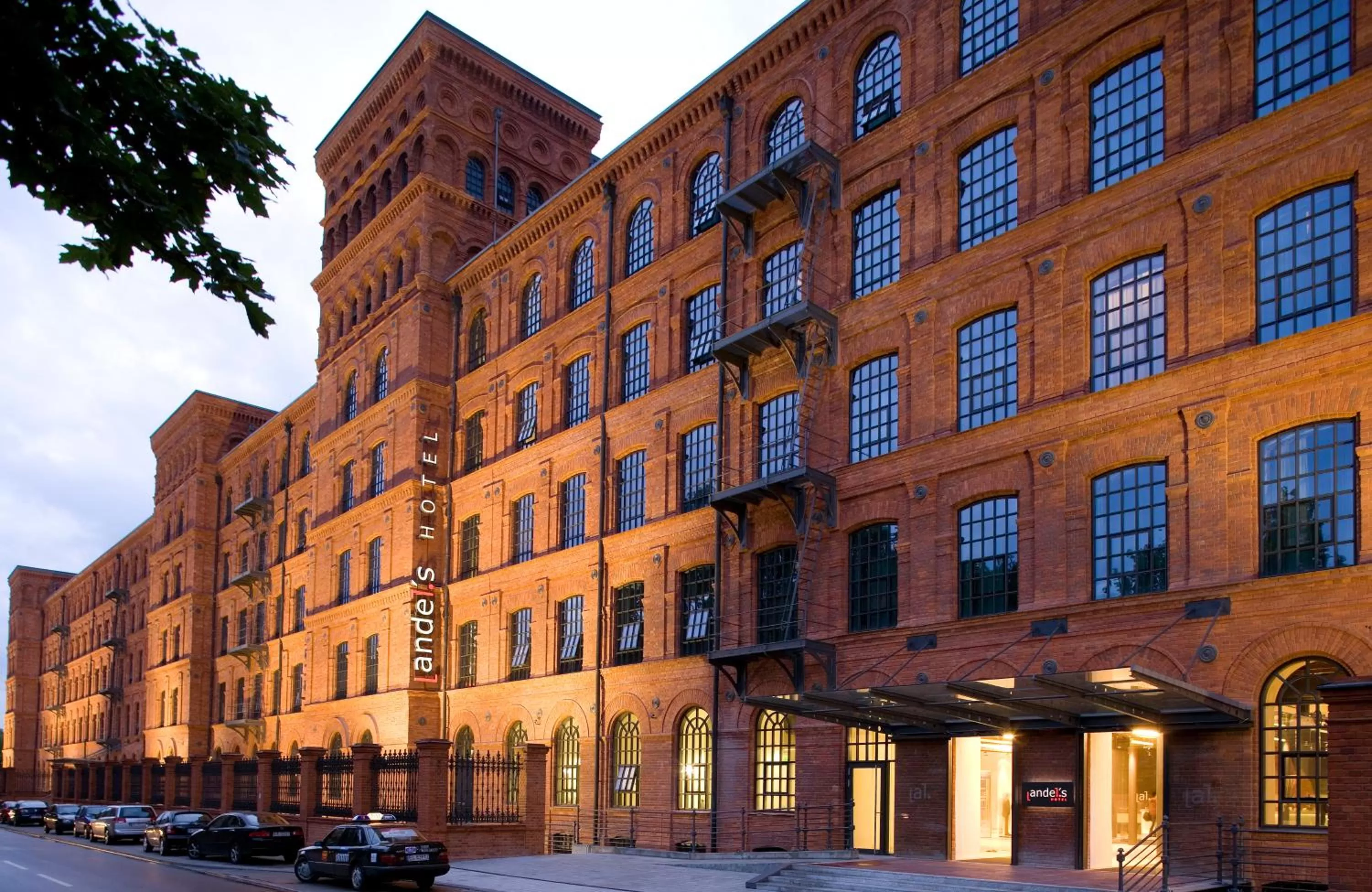 Facade/entrance in Vienna House by Wyndham Andel's Lodz