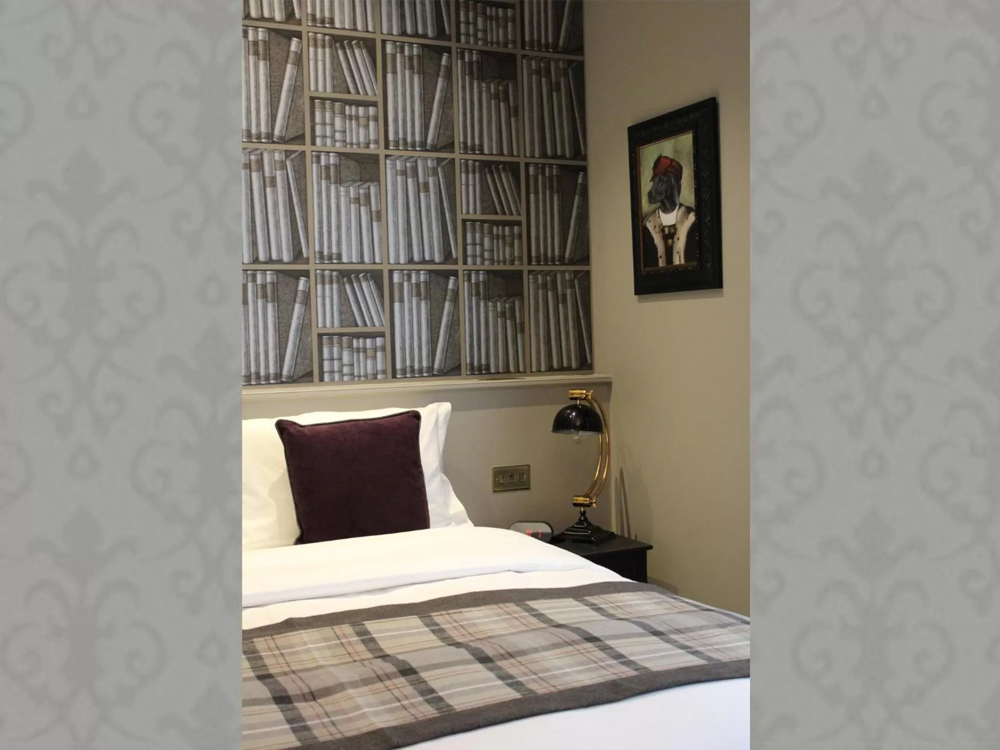 Decorative detail, Bed in The One Tun Pub & Rooms