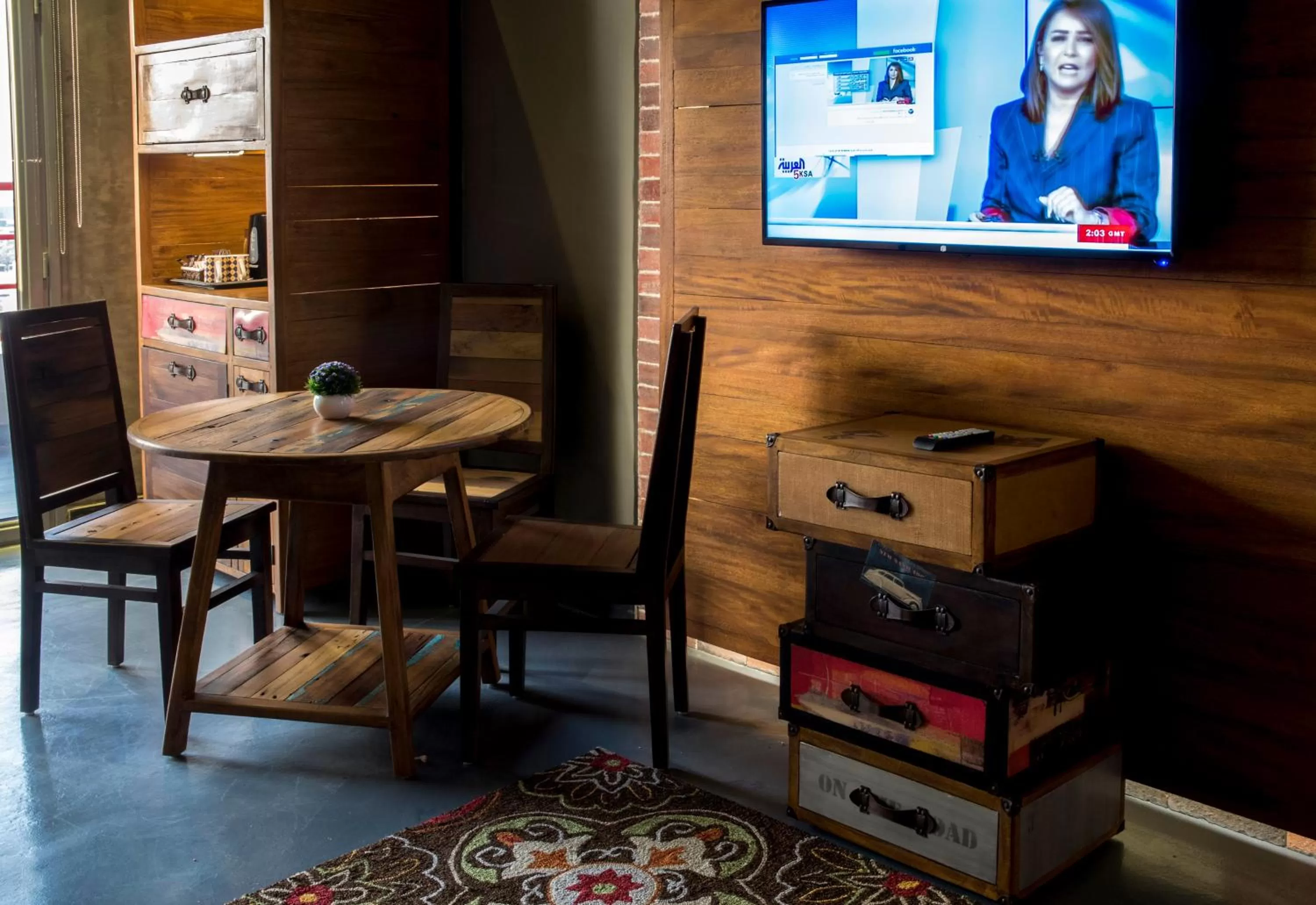 TV and multimedia, TV/Entertainment Center in Flowery Holiday Suites