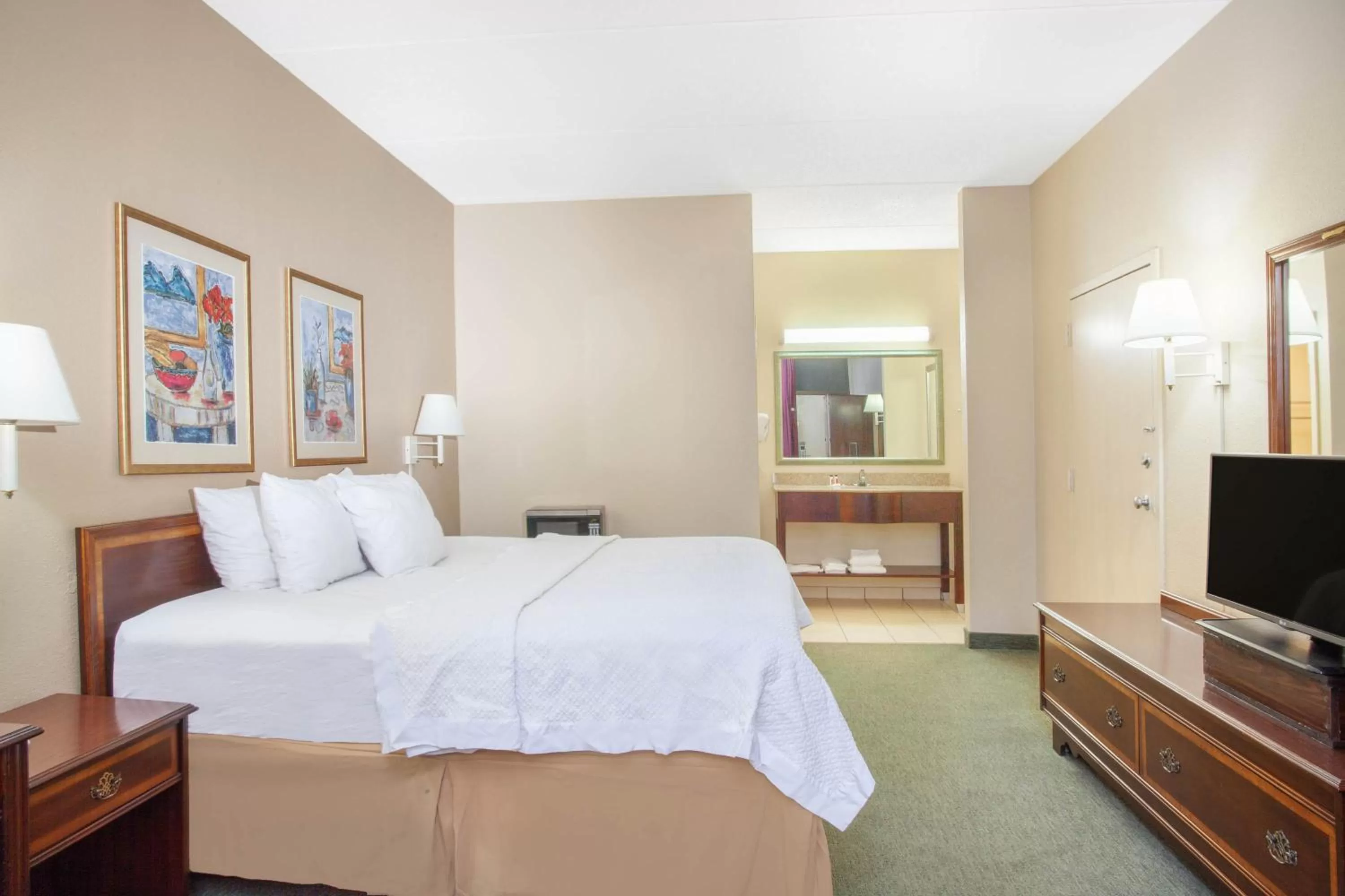 King Room - Smoking  in Days Inn by Wyndham Statesboro