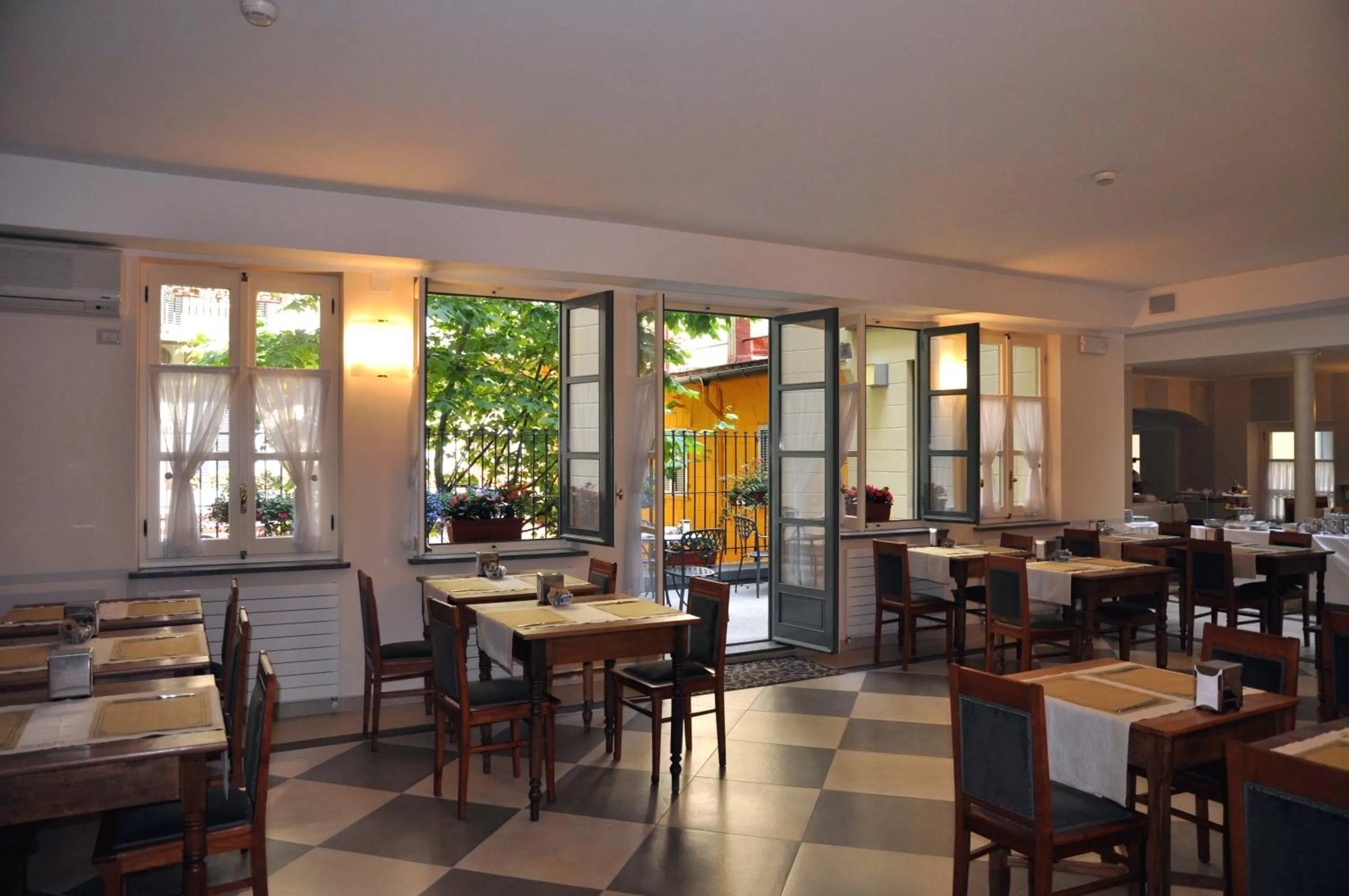 Restaurant/places to eat in Hotel Roma e Rocca Cavour
