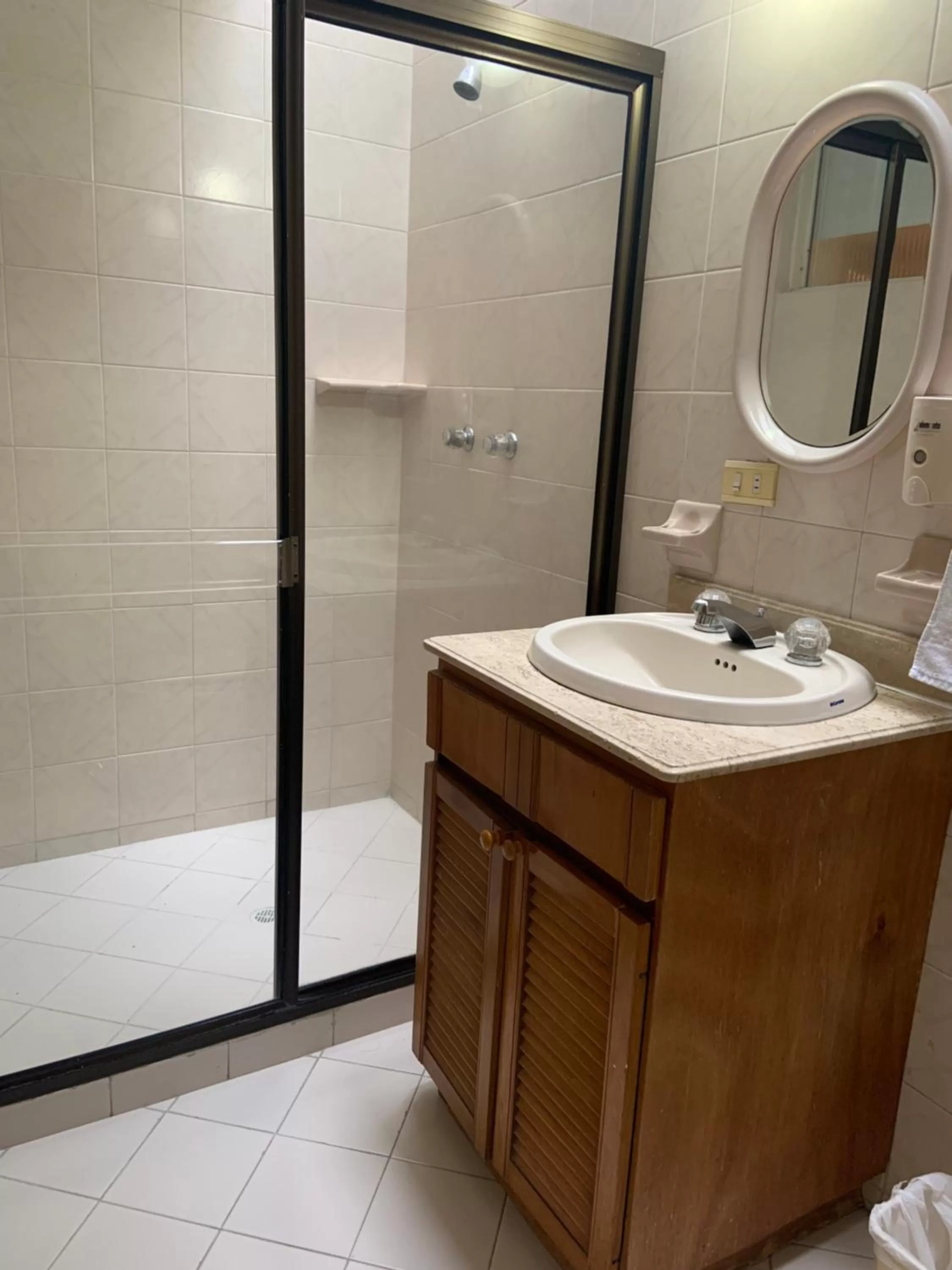 Shower in Casa Rosales