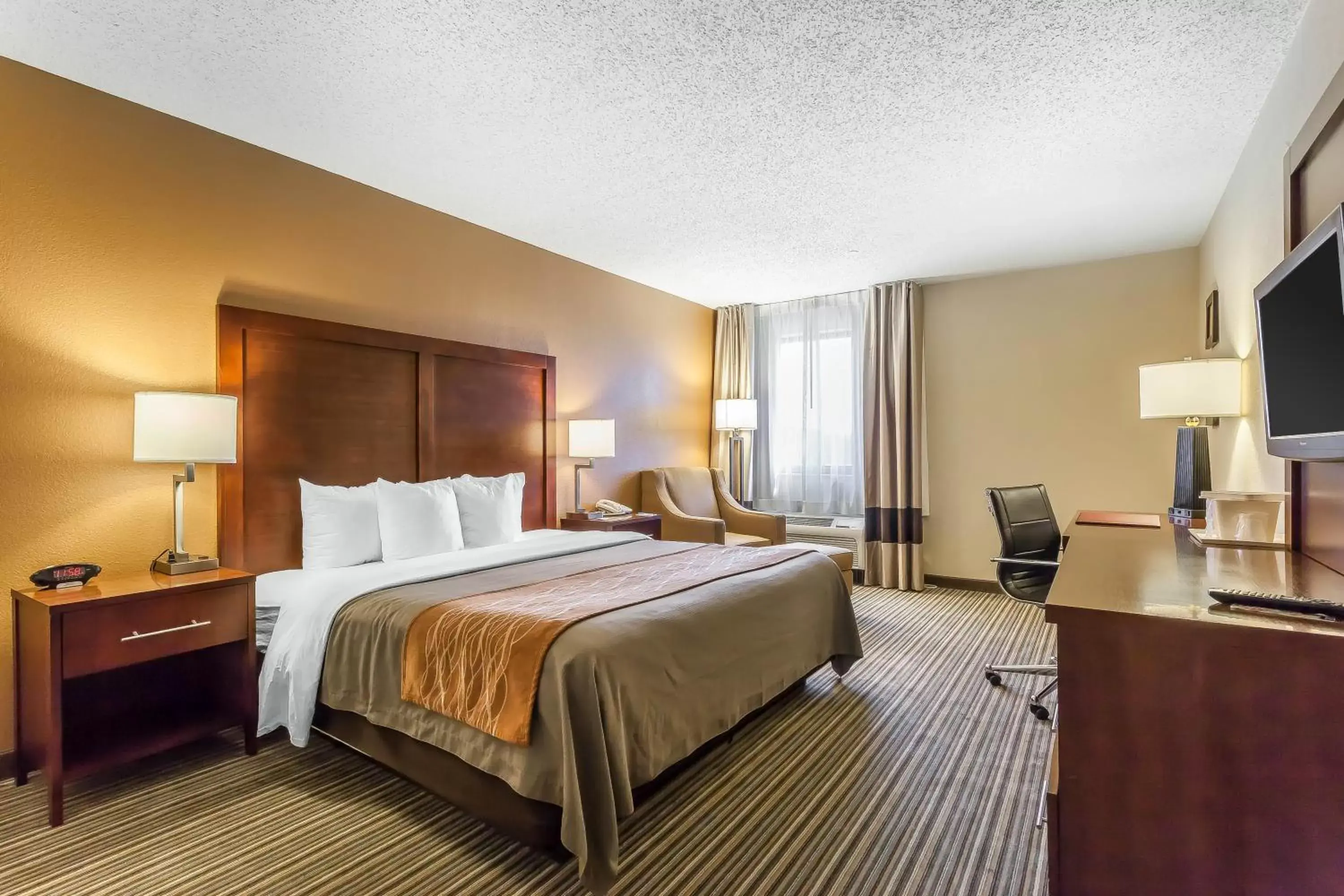 King Room - Non-Smoking in Comfort Inn - Hall of Fame King Room - Non-Smoking in Comfort Inn - Hall of Fame