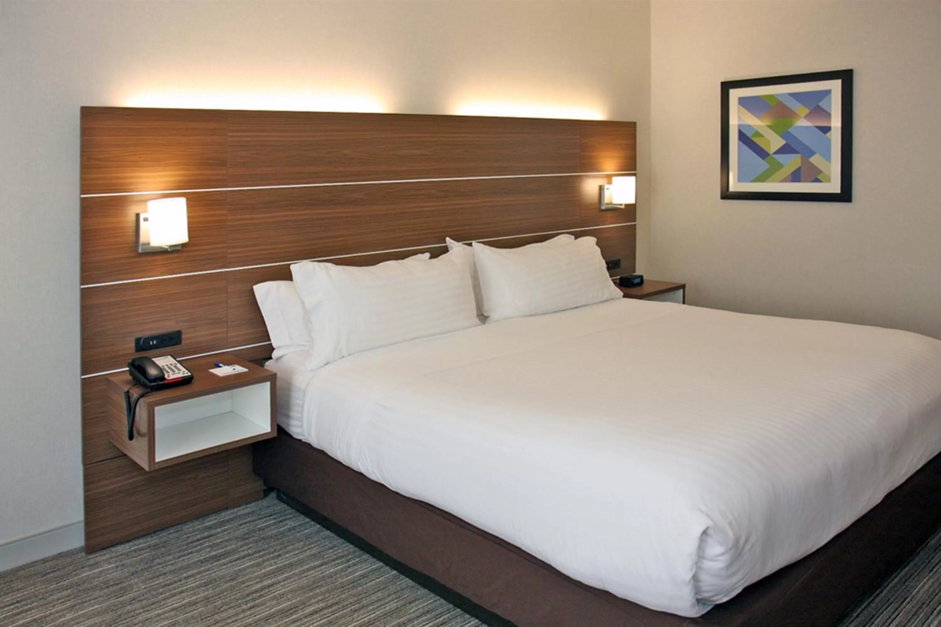 Photo of the whole room, Bed in Holiday Inn Express Branford-New Haven by IHG