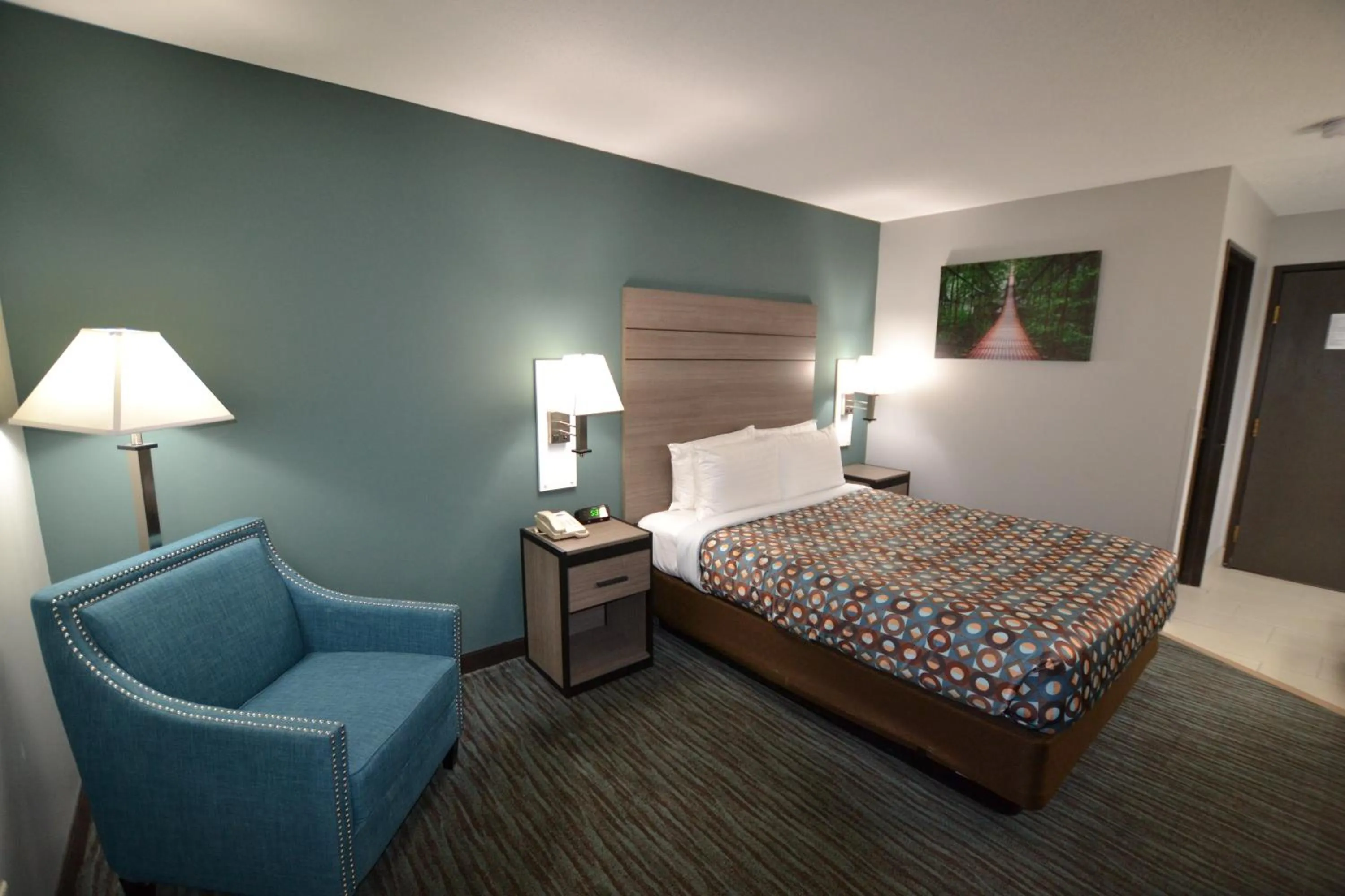 Photo of the whole room, Bed in Countryside Inn & Suites Omaha East-Council Bluffs IA