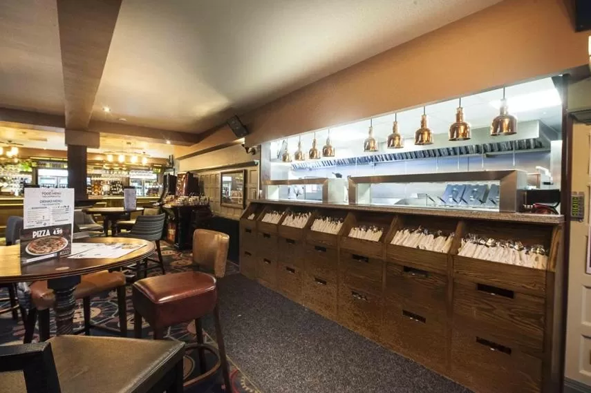 Lounge/Bar in The Crown Hotel Wetherspoon