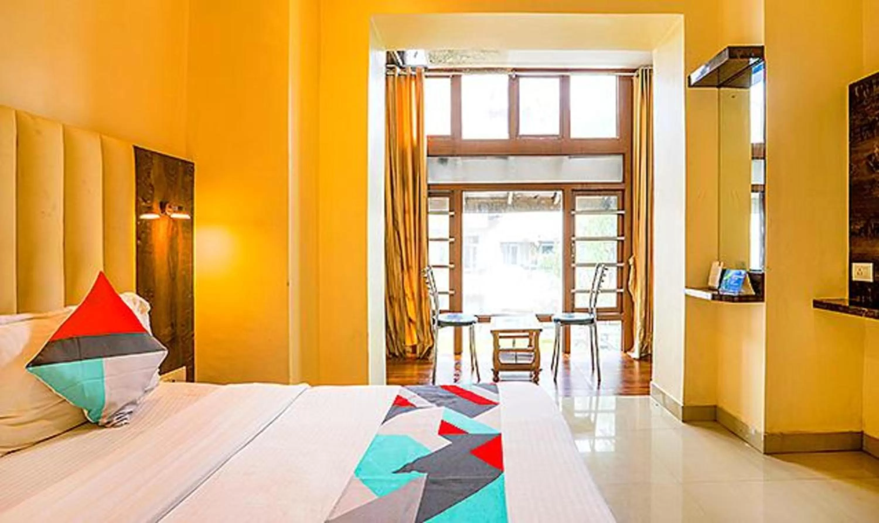 Bed in FabExpress Gateway Inn