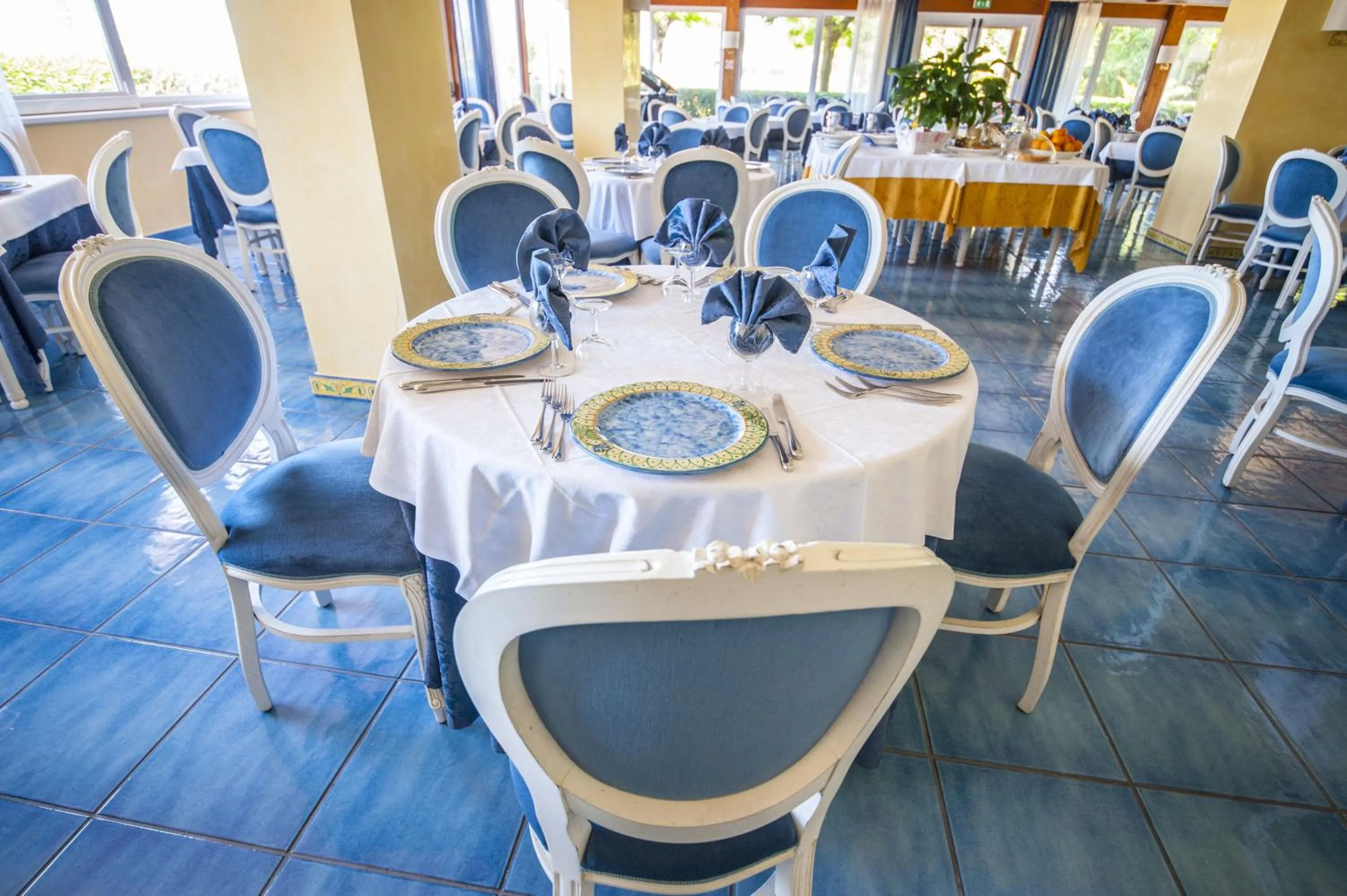 Restaurant/places to eat in Hotel Murano