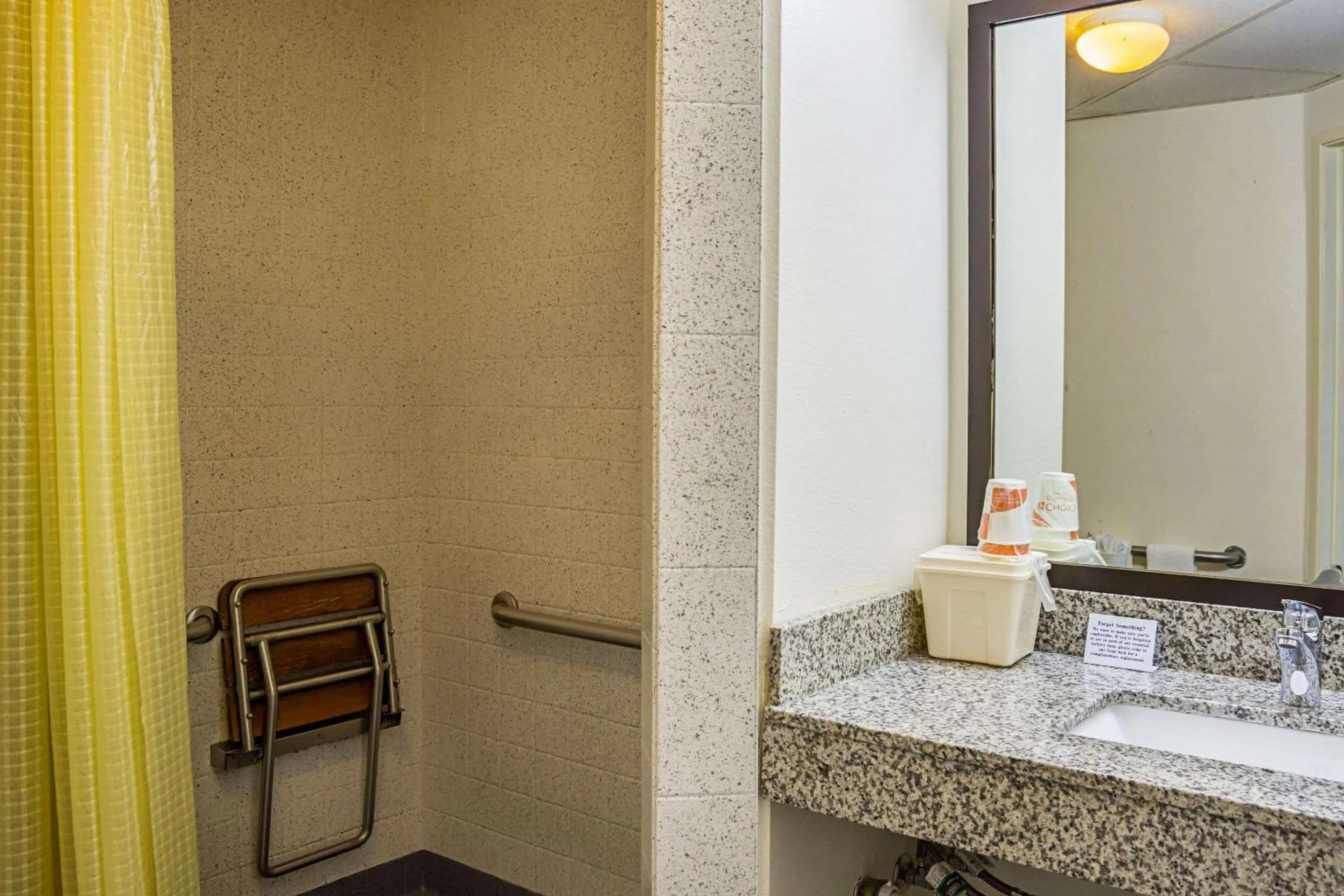Queen Room with Roll-In Shower - Accessible/Non-Smoking in Quality Inn & Suites Clackamas - Portland