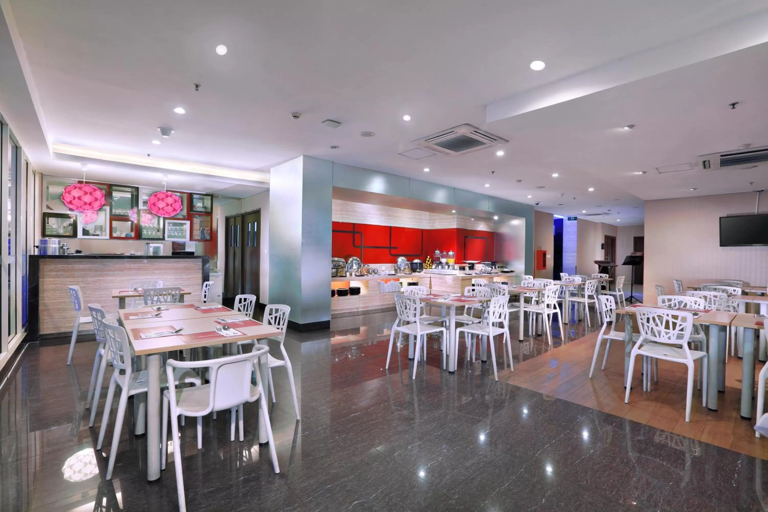 Restaurant/places to eat in favehotel Tanah Abang - Cideng