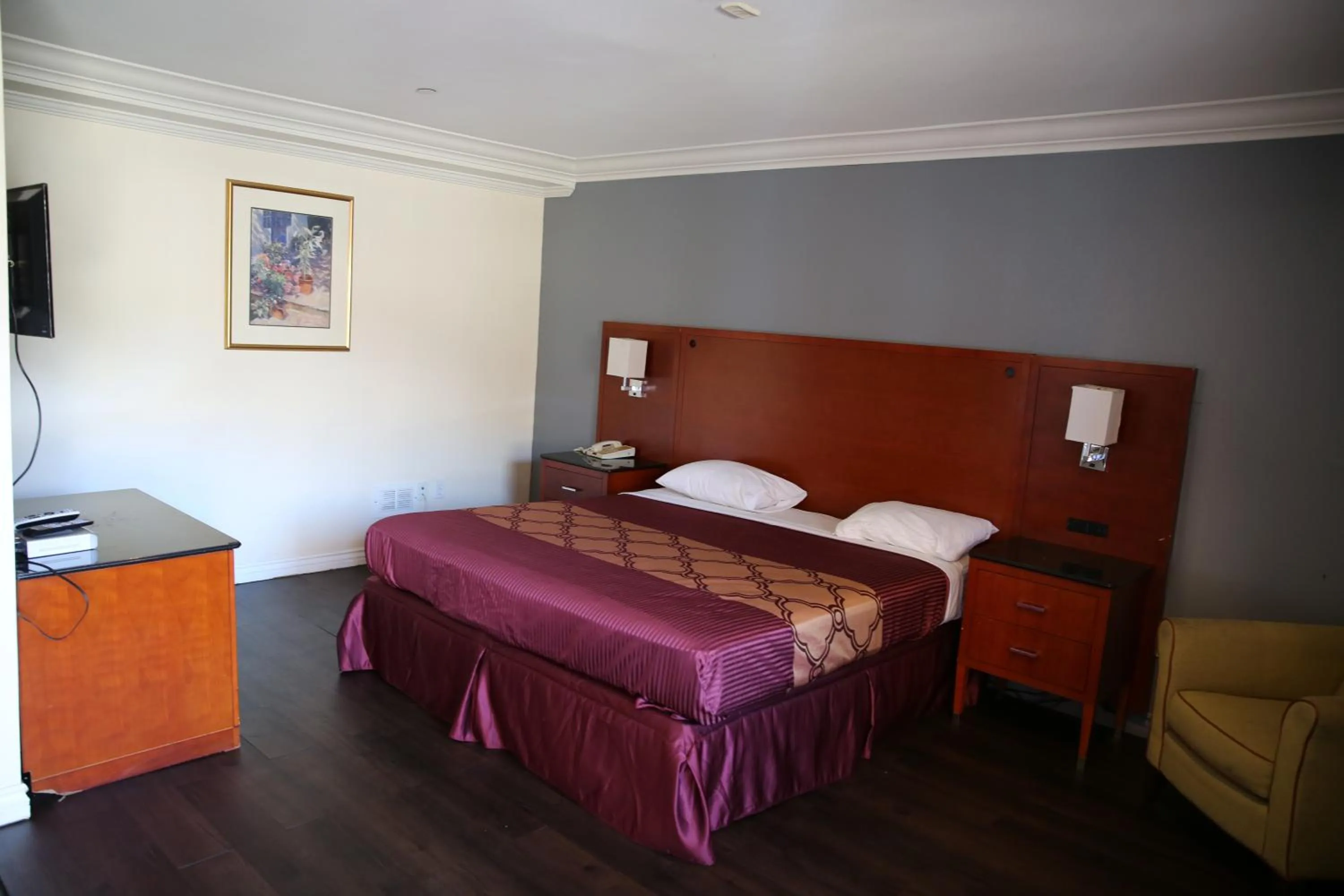 Chateau Inn & Suites