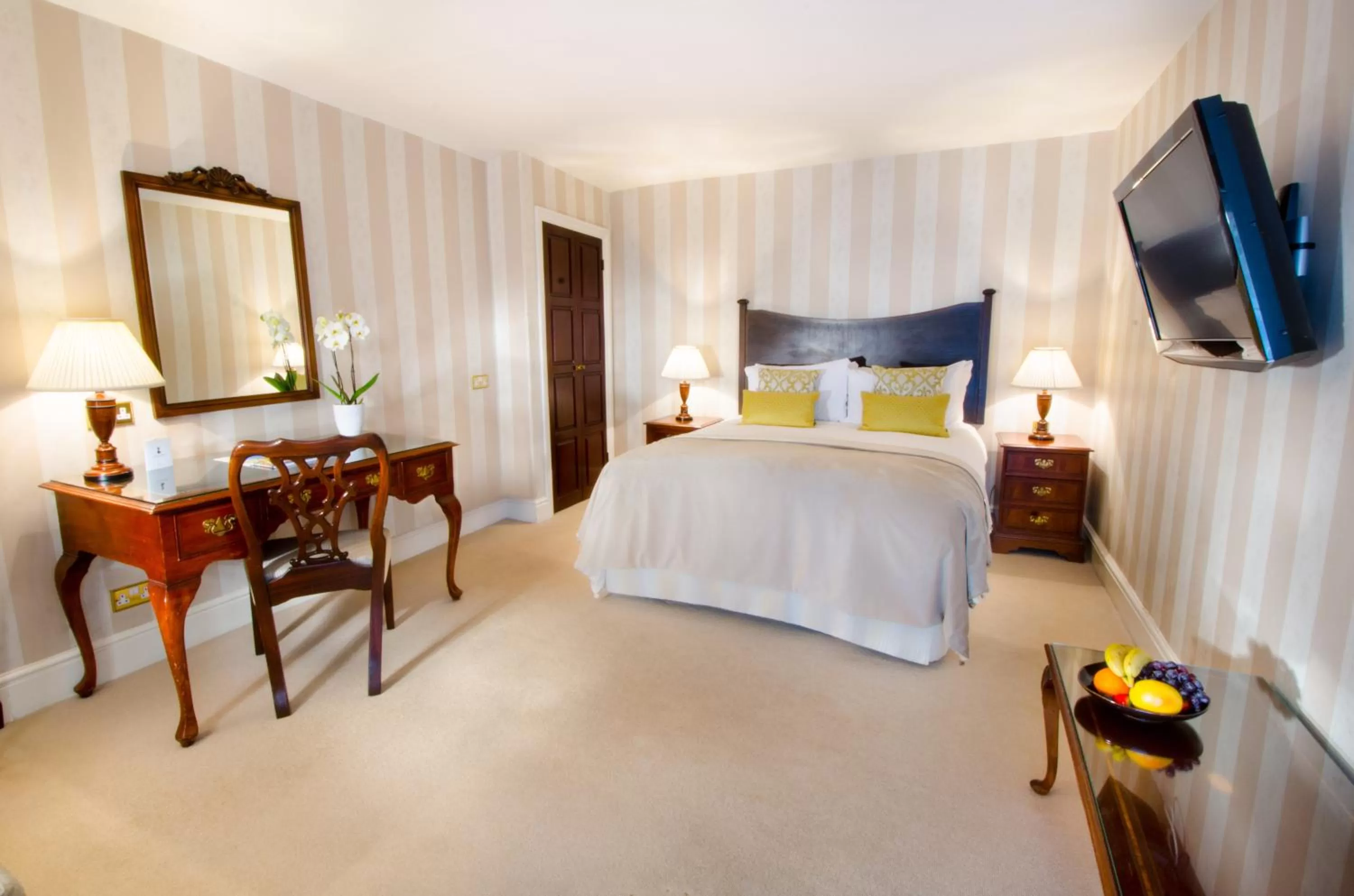 Bedroom, Bed in Taplow House Hotel & Spa