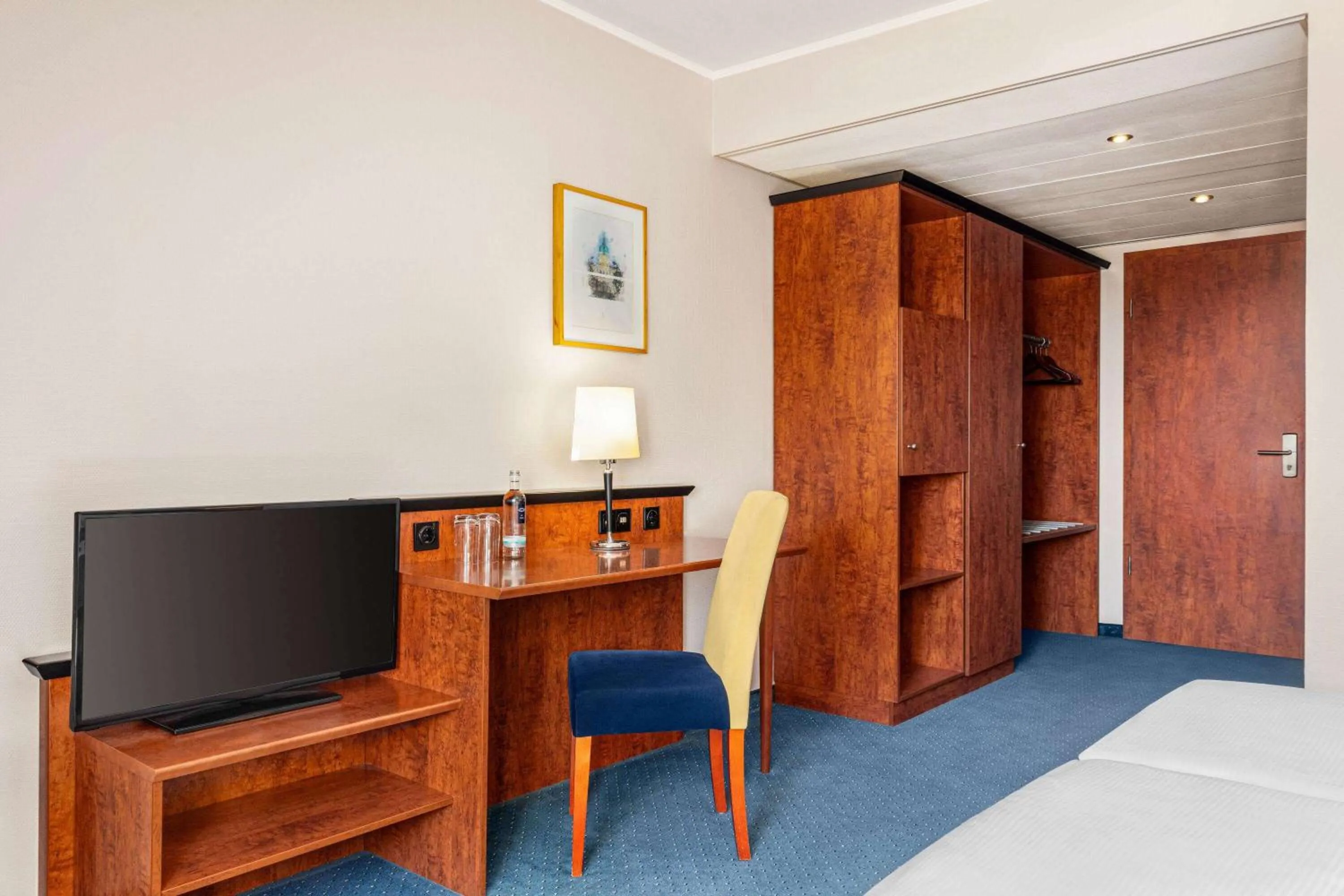 Photo of the whole room in Amedia Frankfurt Russelsheim Trademark Collection by Wyndham