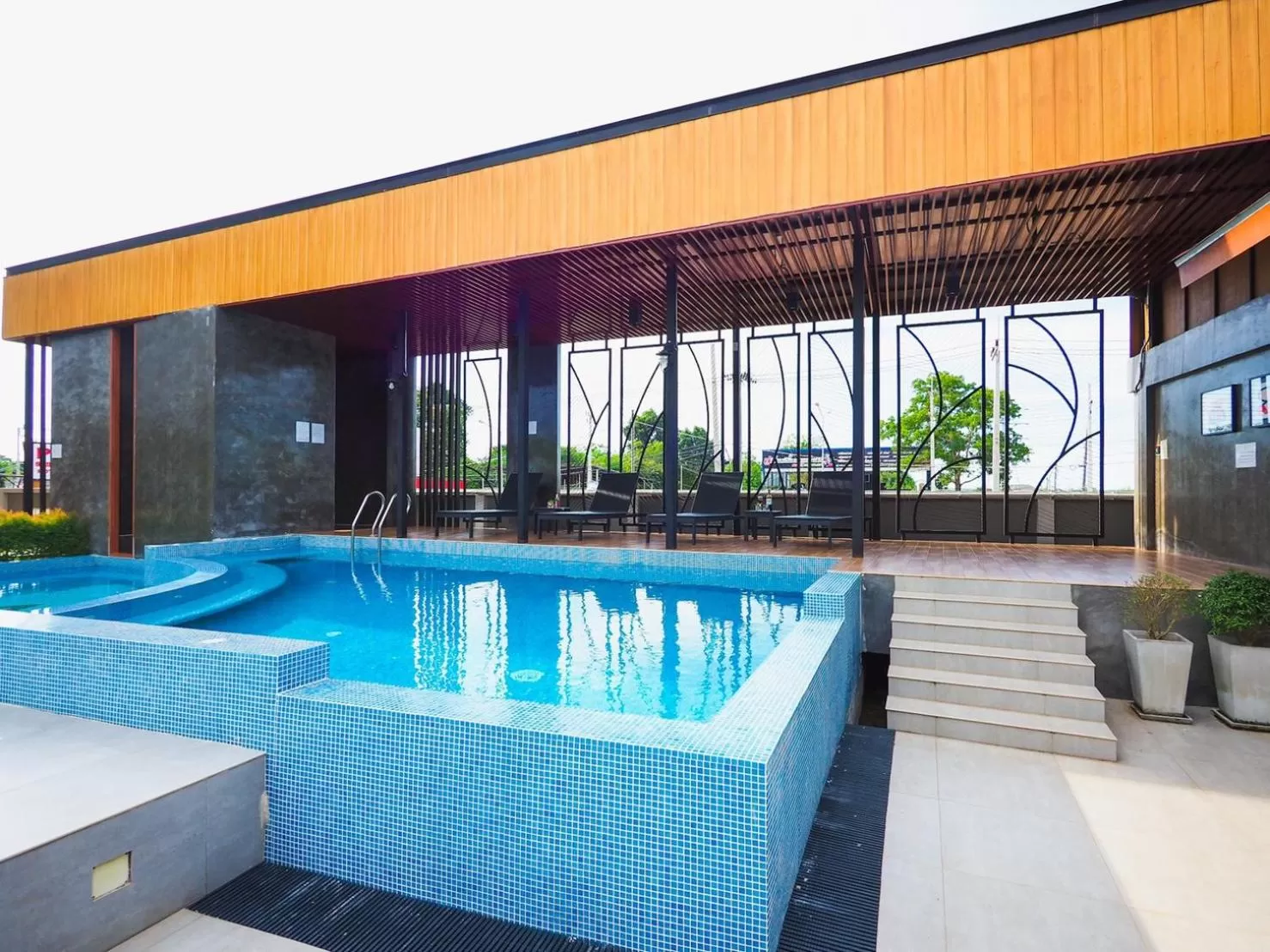 Swimming pool in Ps Sriphu Hotel