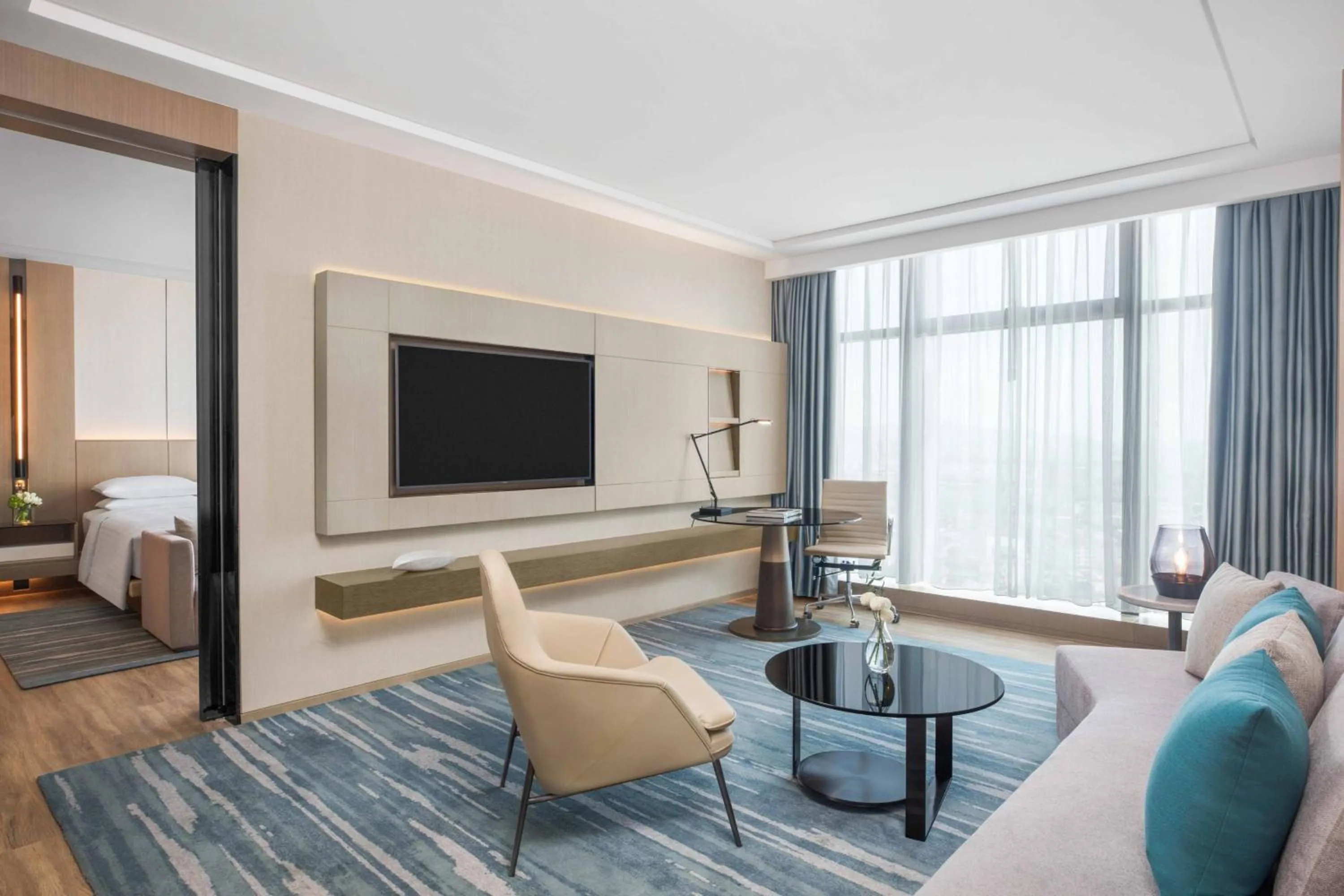 Photo of the whole room, Bed in Courtyard by Marriott Shenzhen Bao'an