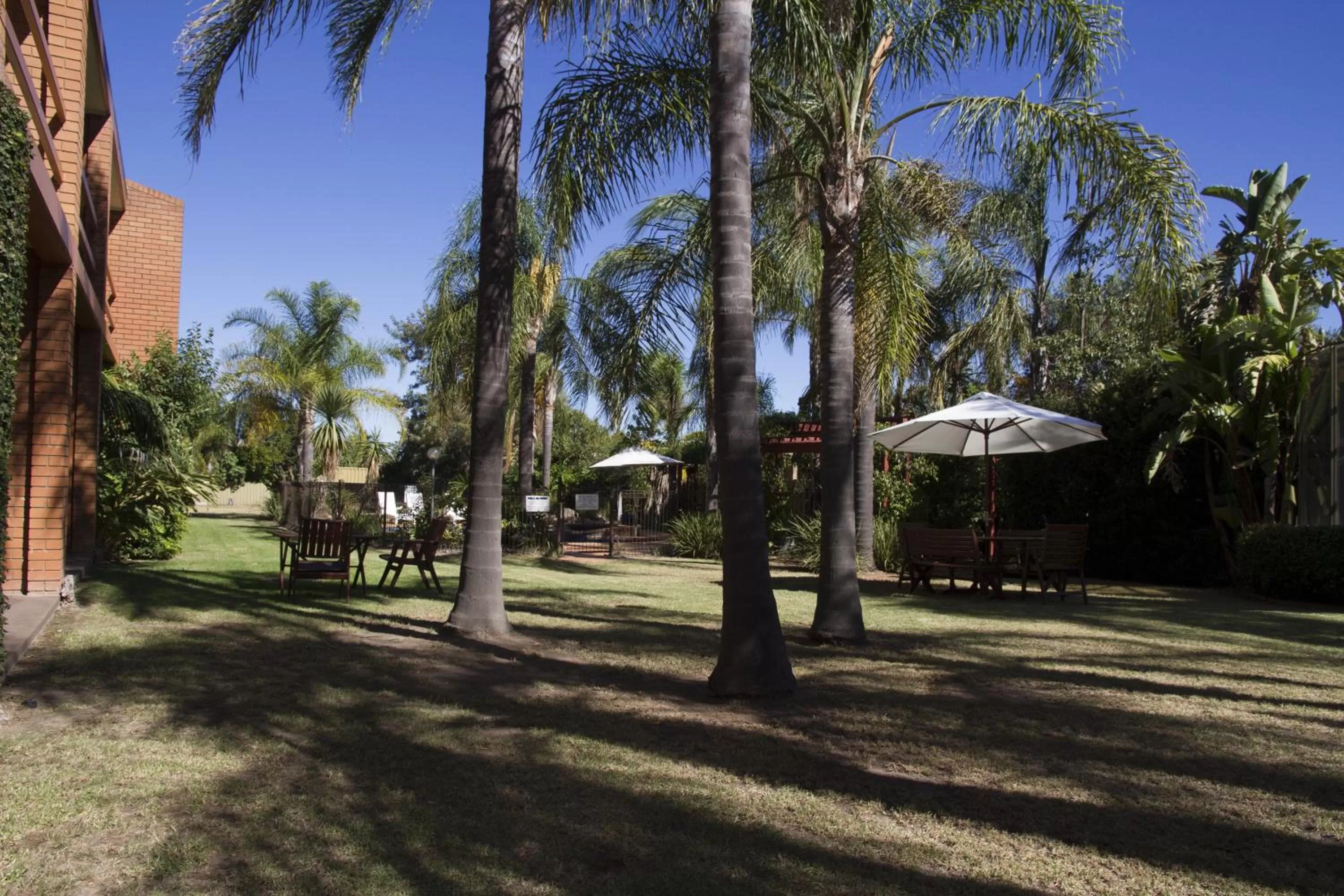 BBQ facilities in Crystal Fountain Motel Albury