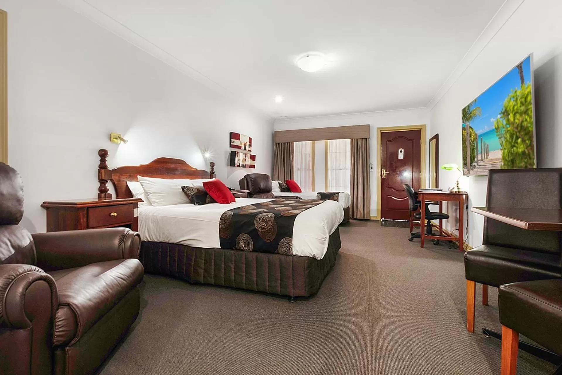 Photo of the whole room, Bed in Georgian Motor Lodge