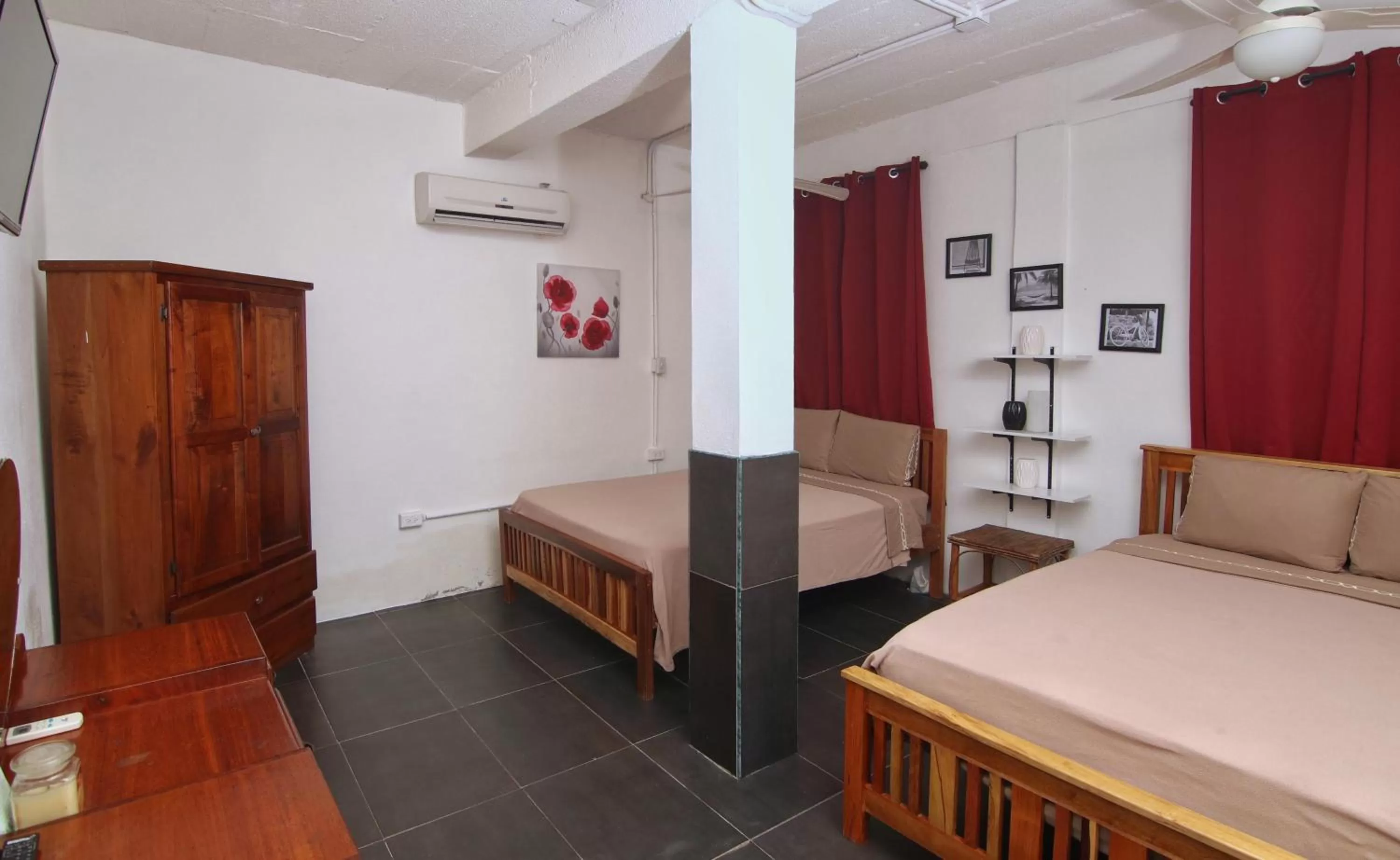 Photo of the whole room, Bed in Rainforest Haven Inn