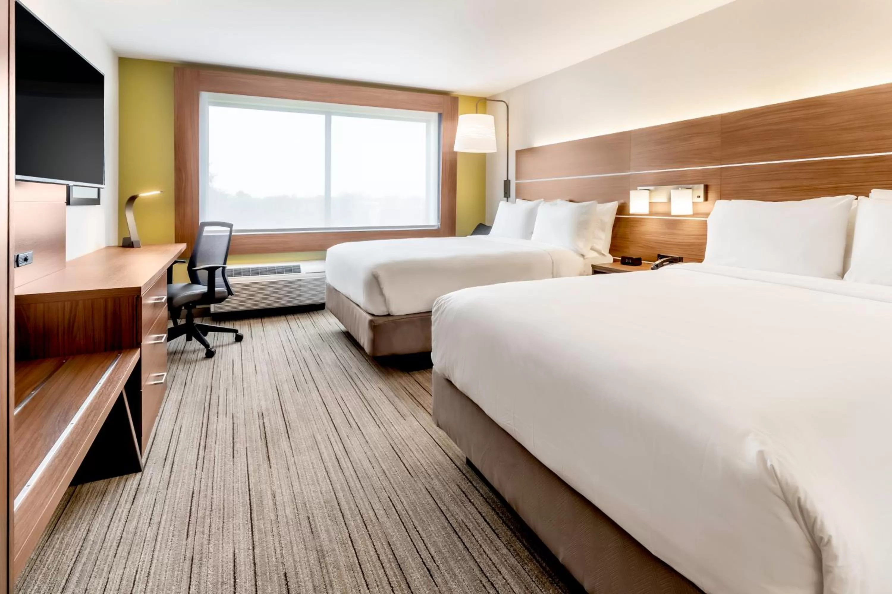 Photo of the whole room, Bed in Holiday Inn Express & Suites - Milwaukee West Allis by IHG