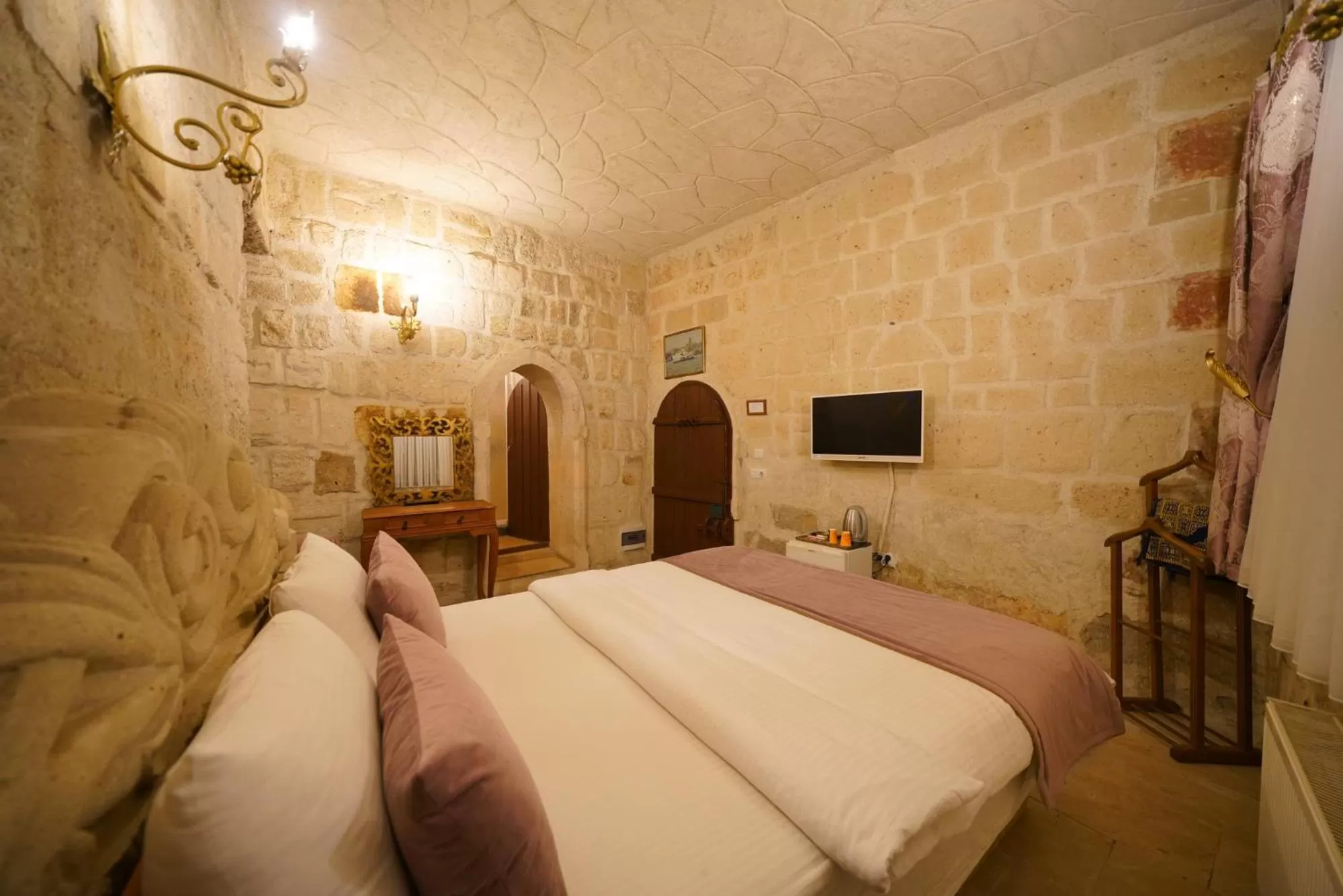 Bed in Cappadocia Nar Cave House & Swimming Pool