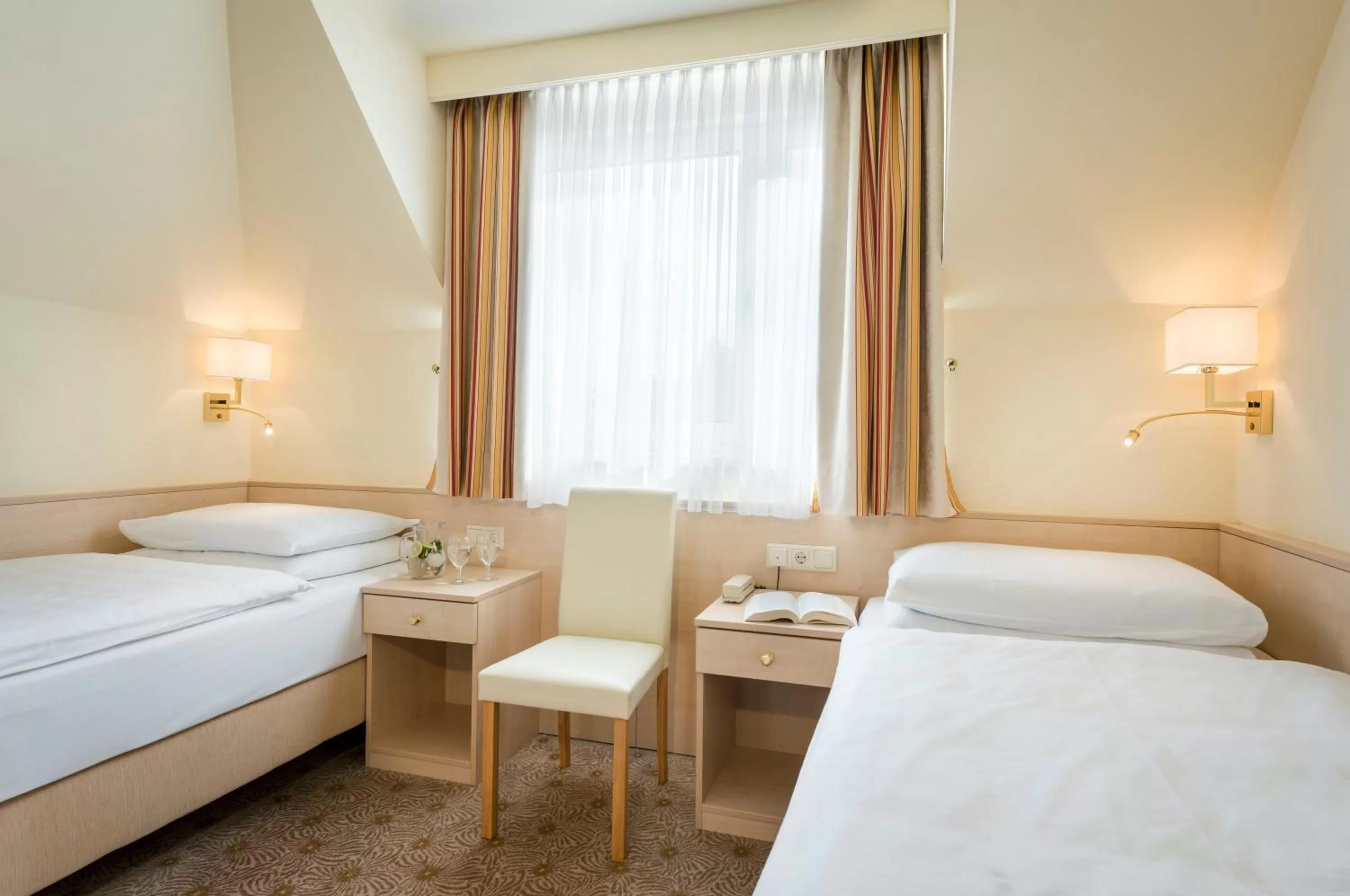 Day, Bed in Hotel Scherer