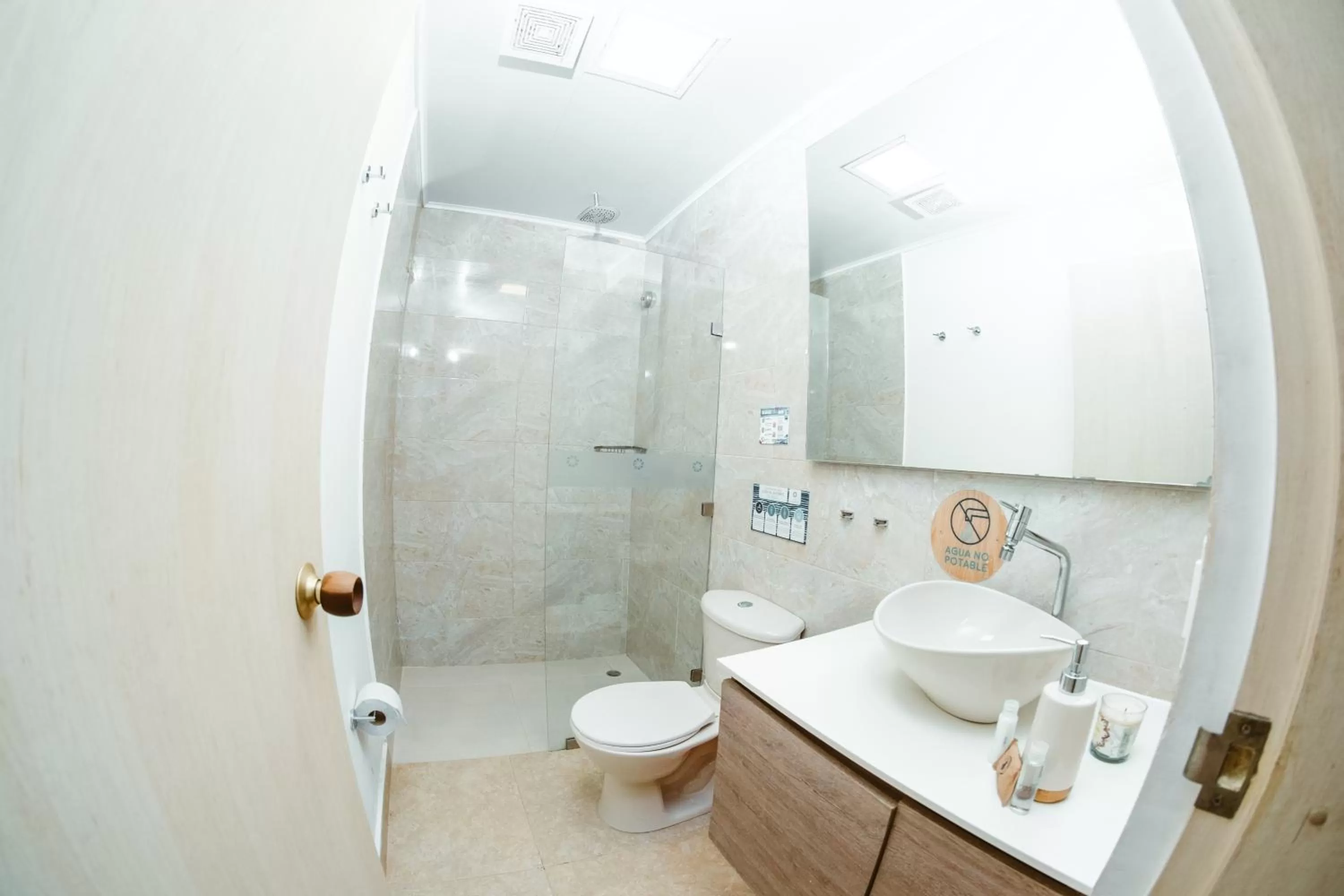 Shower in Hotel Isla Bonita