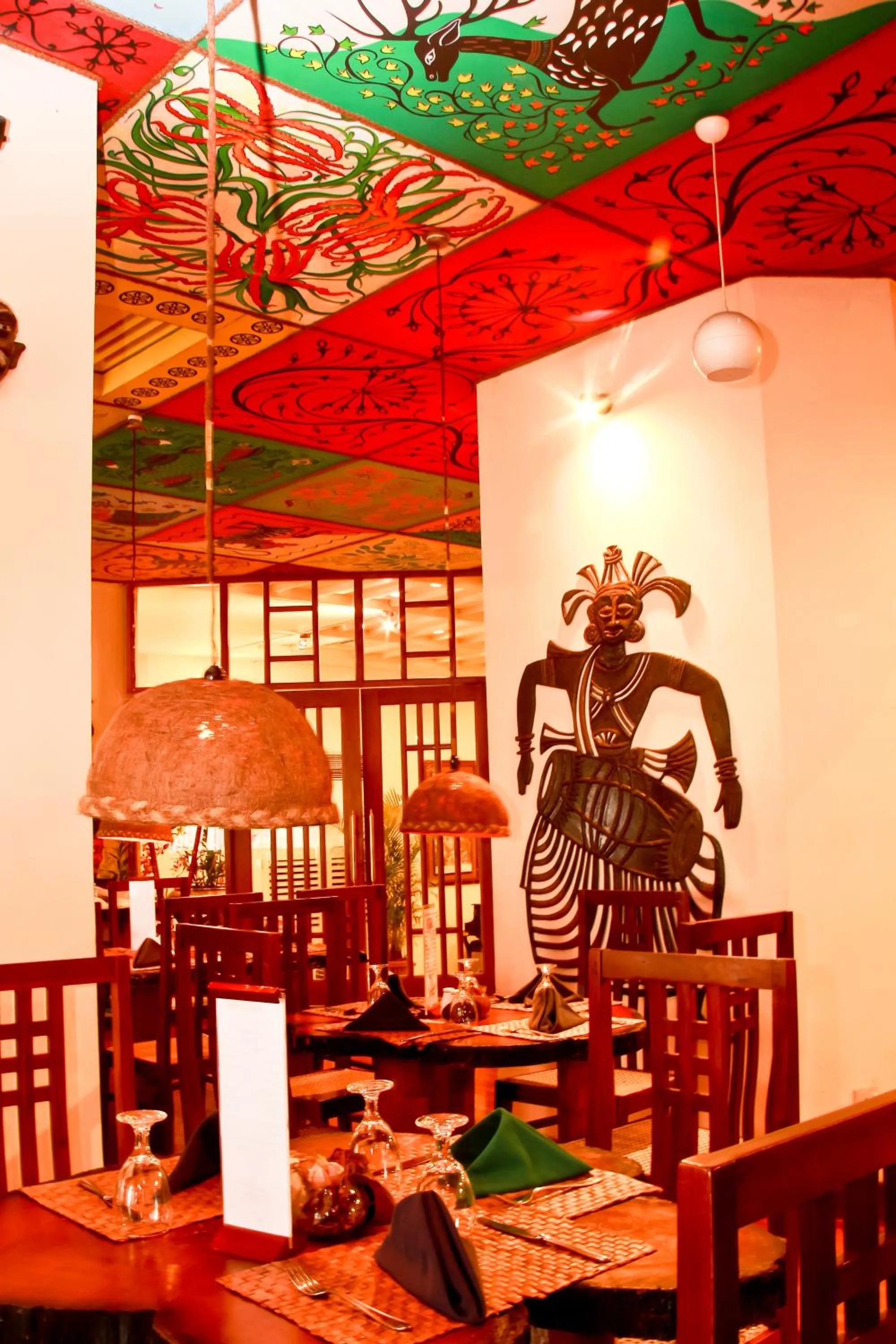 Restaurant/places to eat in Grand Oriental Hotel