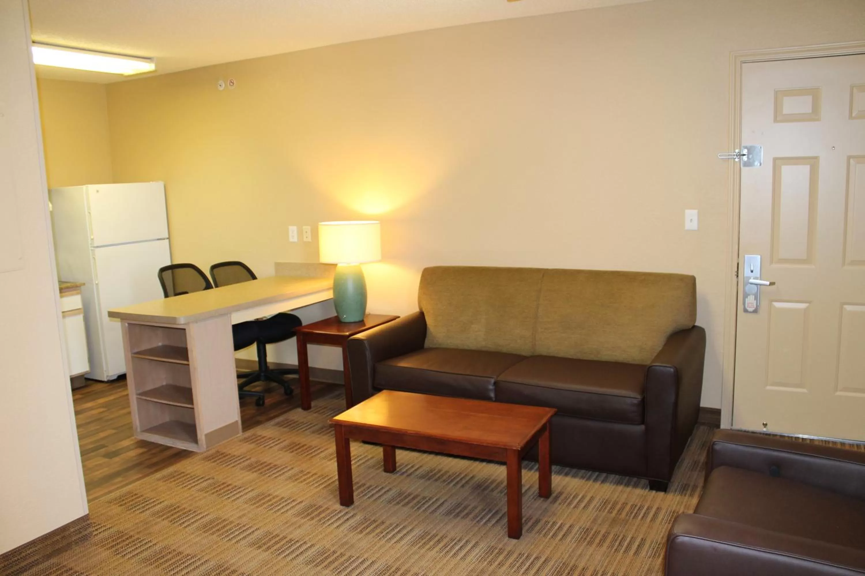 Living room in Extended Stay America Suites - Houston - Katy Freeway - Energy Corridor