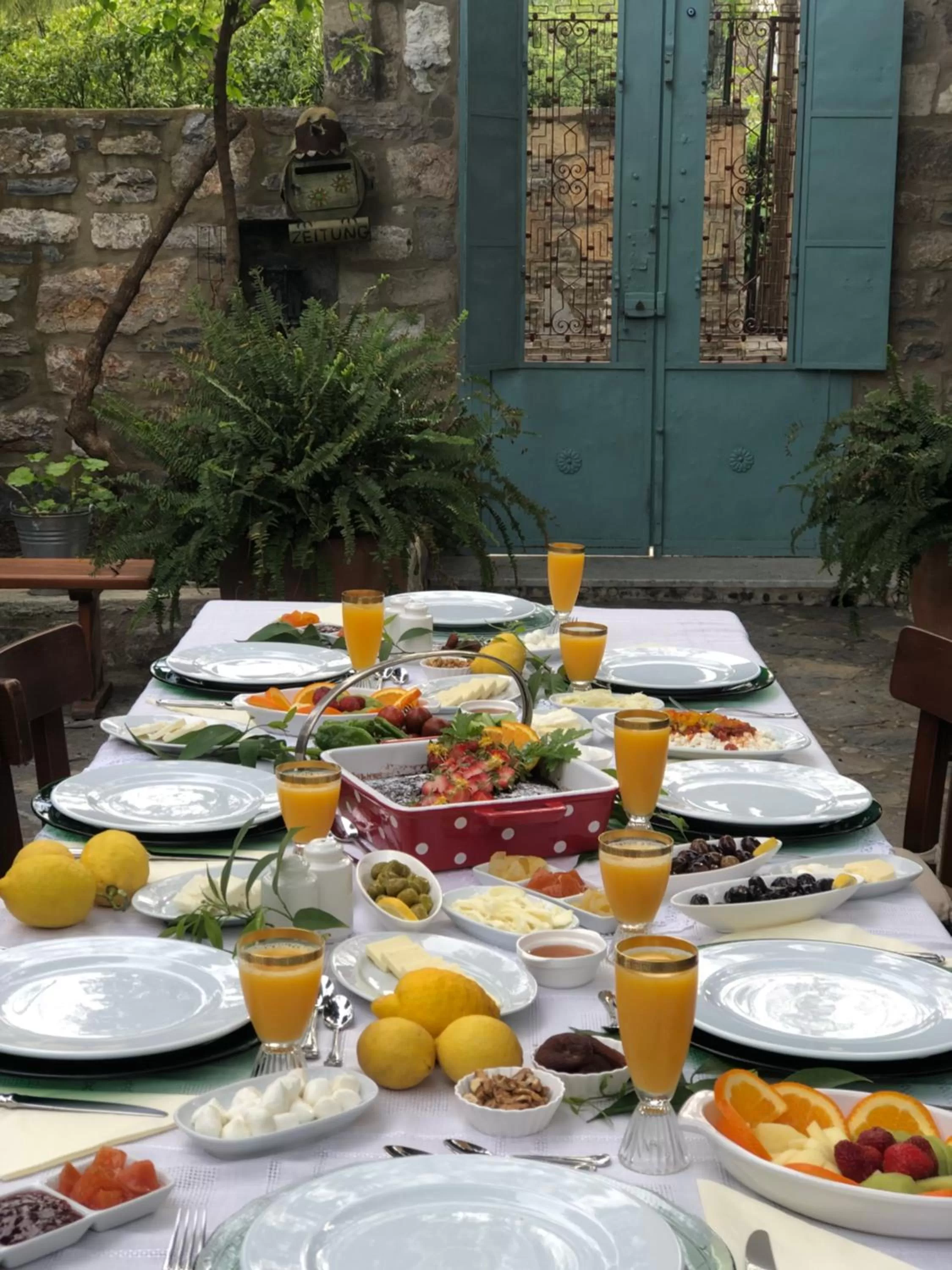 Food and drinks in Ha La Bodrum