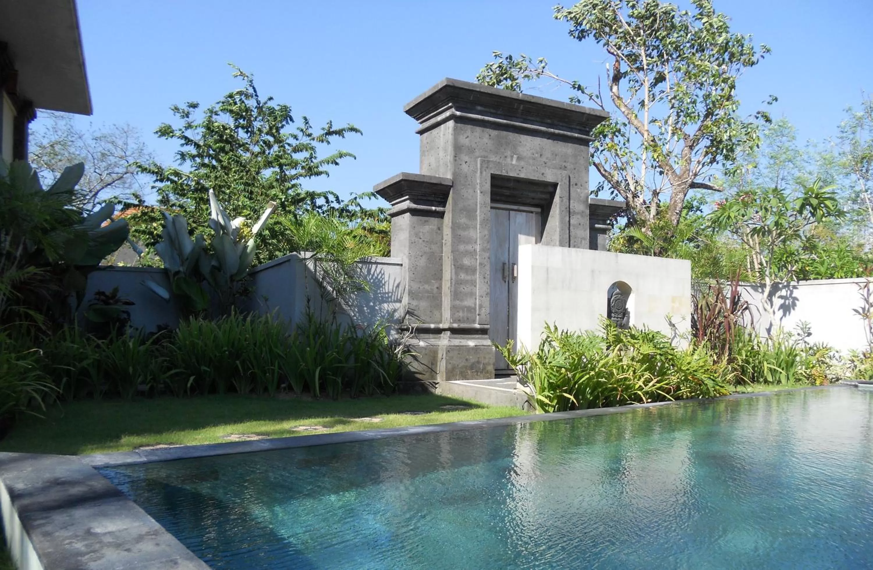 Swimming pool in Avisara Villa & Suite