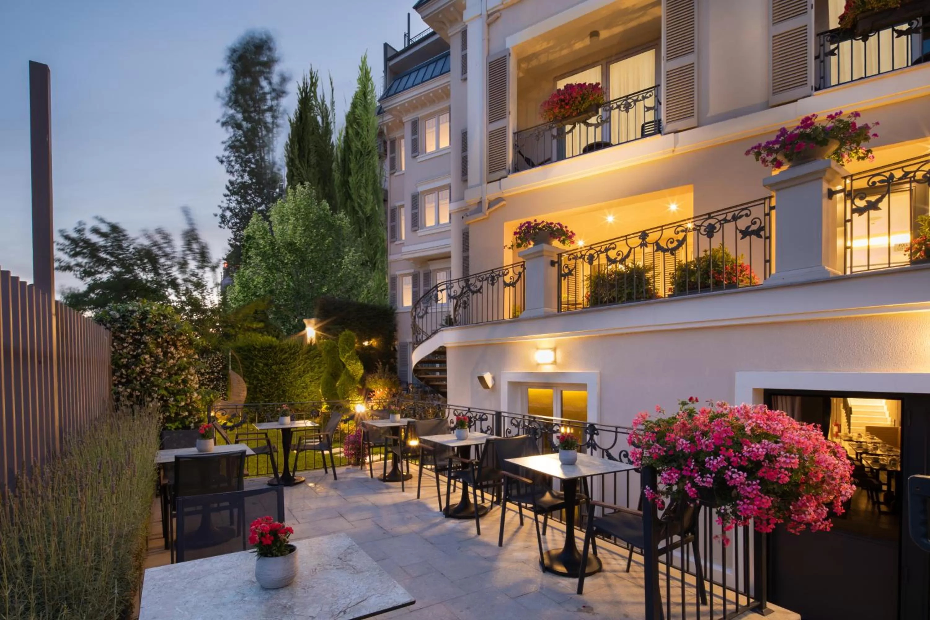 Restaurant/places to eat in Mula Hotel