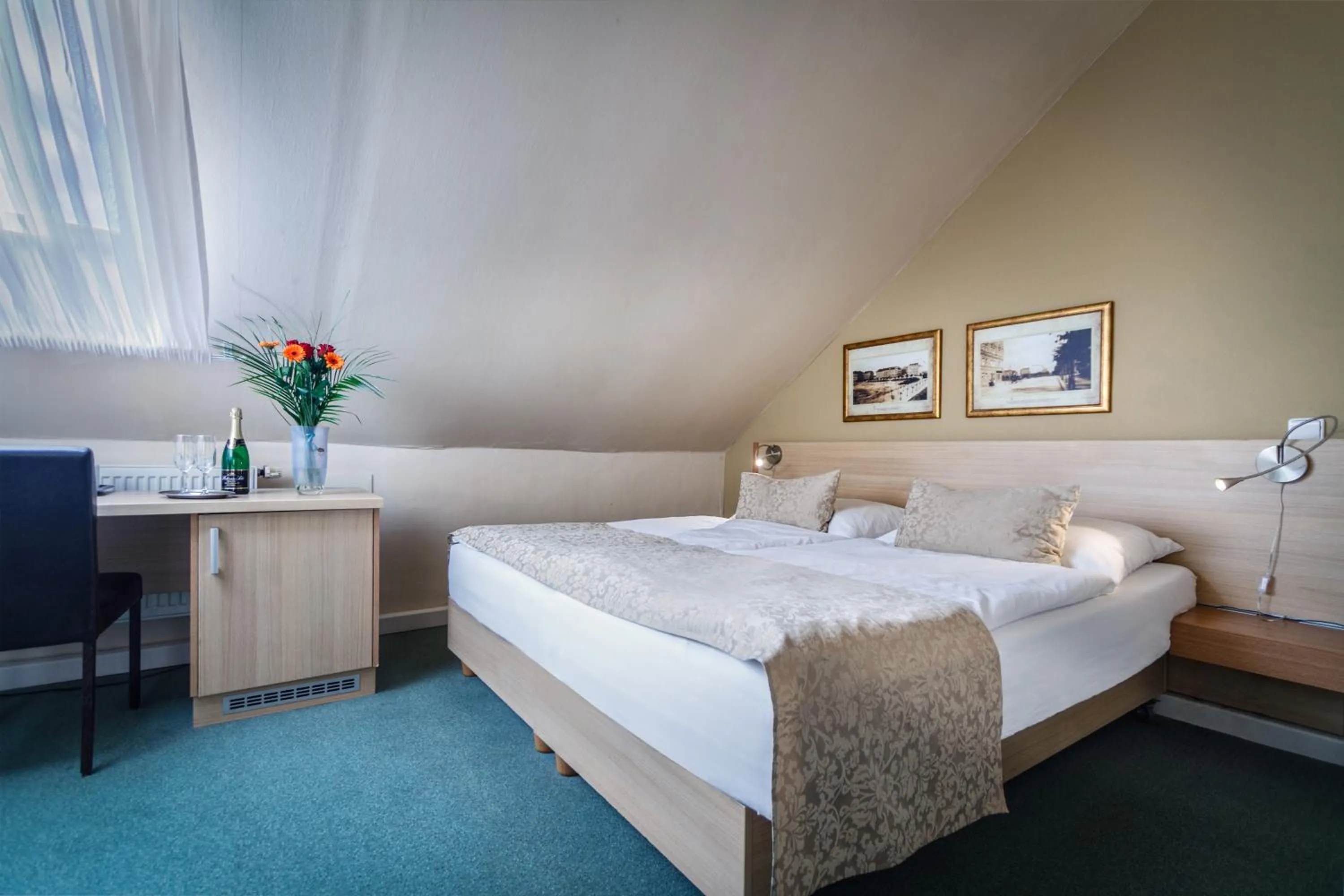 Bedroom, Bed in Hotel Taurus