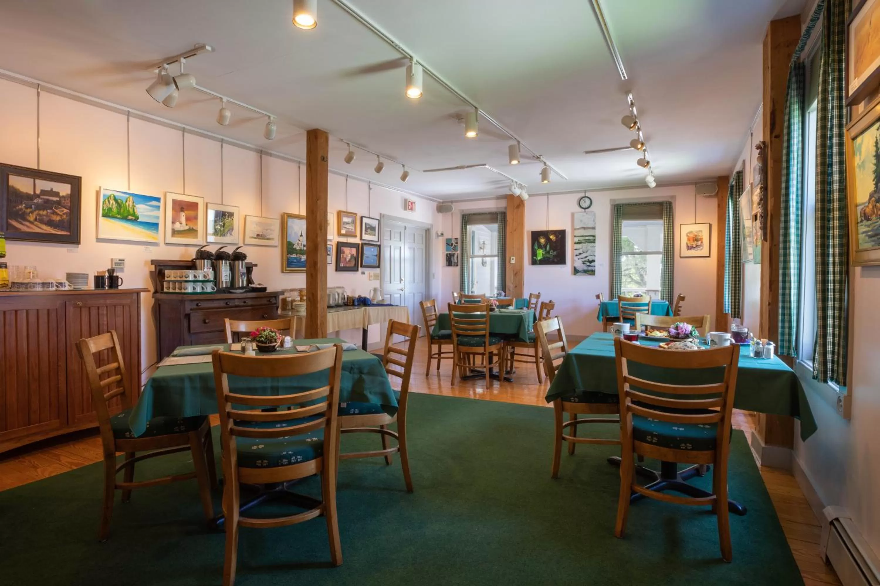 Coffee/tea facilities in Maple Hill Farm Inn