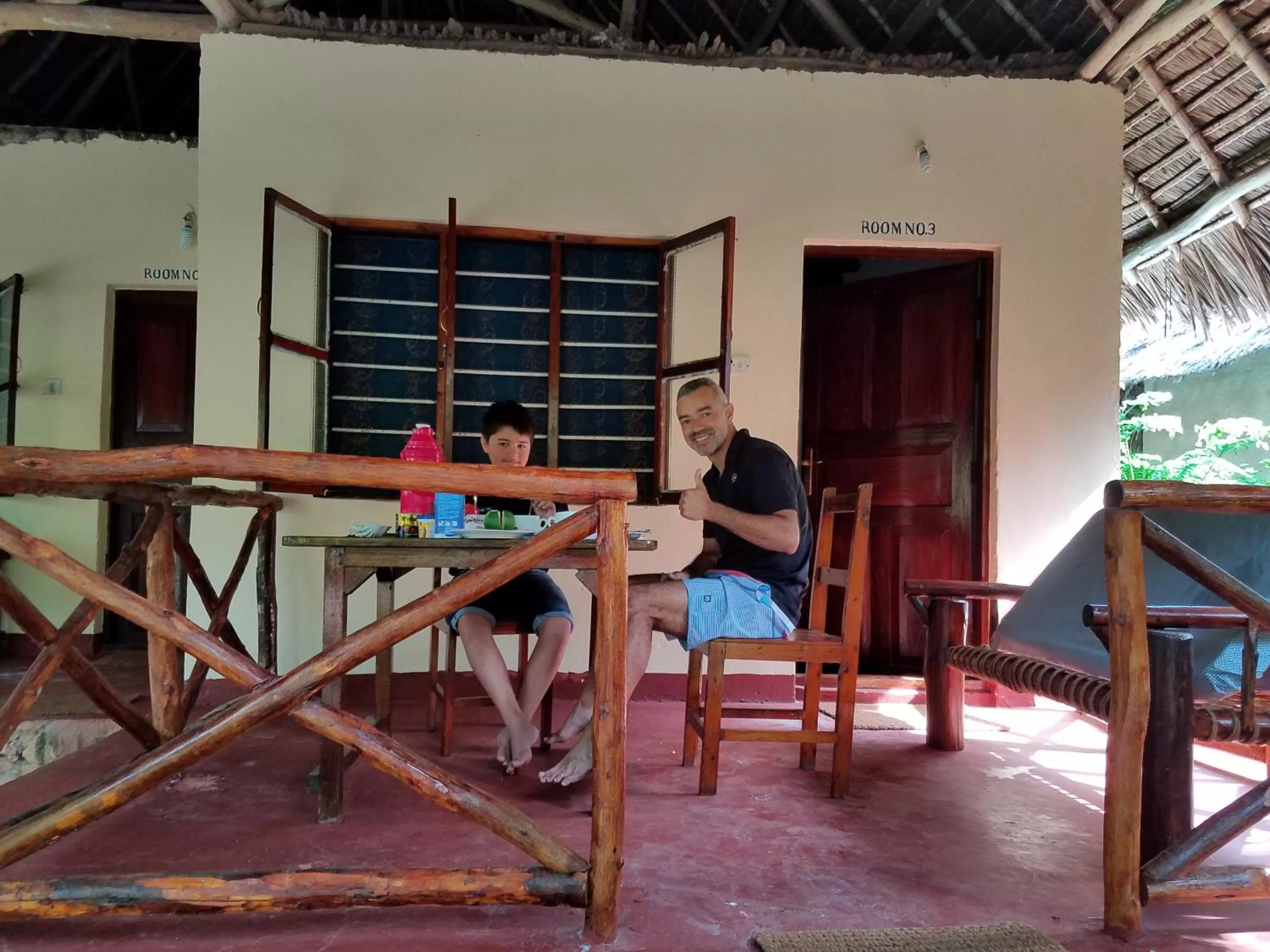 Breakfast in Baraka Aquarium Bungalows