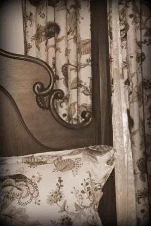 Bed in Hidden Springs Bed and Breakfast