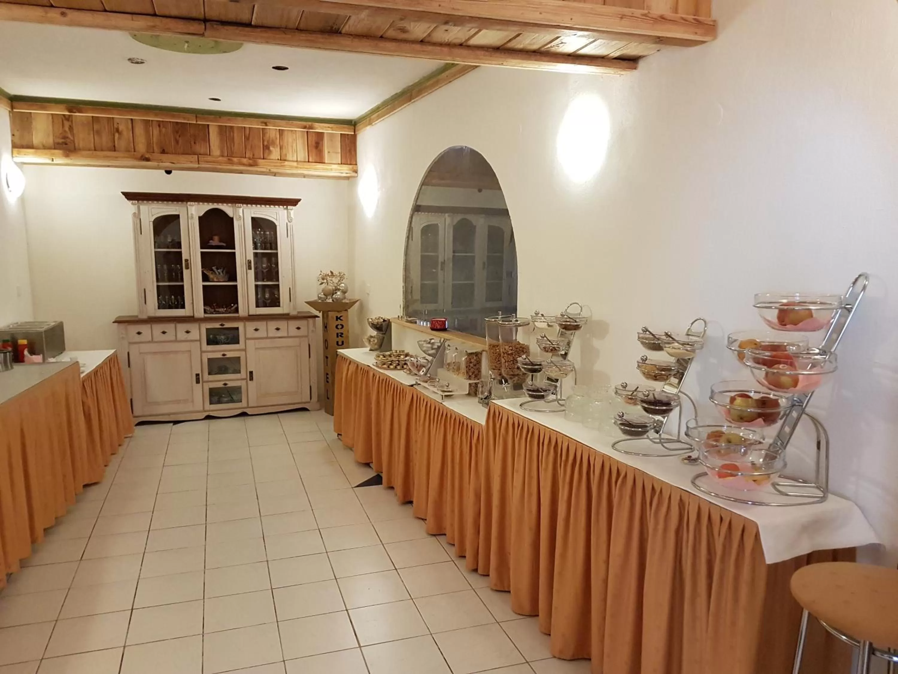 Buffet breakfast, Restaurant/Places to Eat in Hotel Koruna