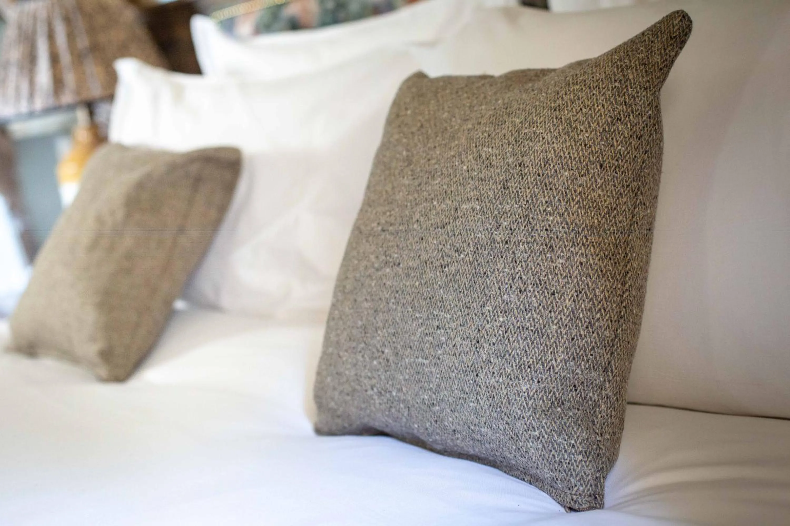 Bedroom, Bed in The Frogmill Hotel