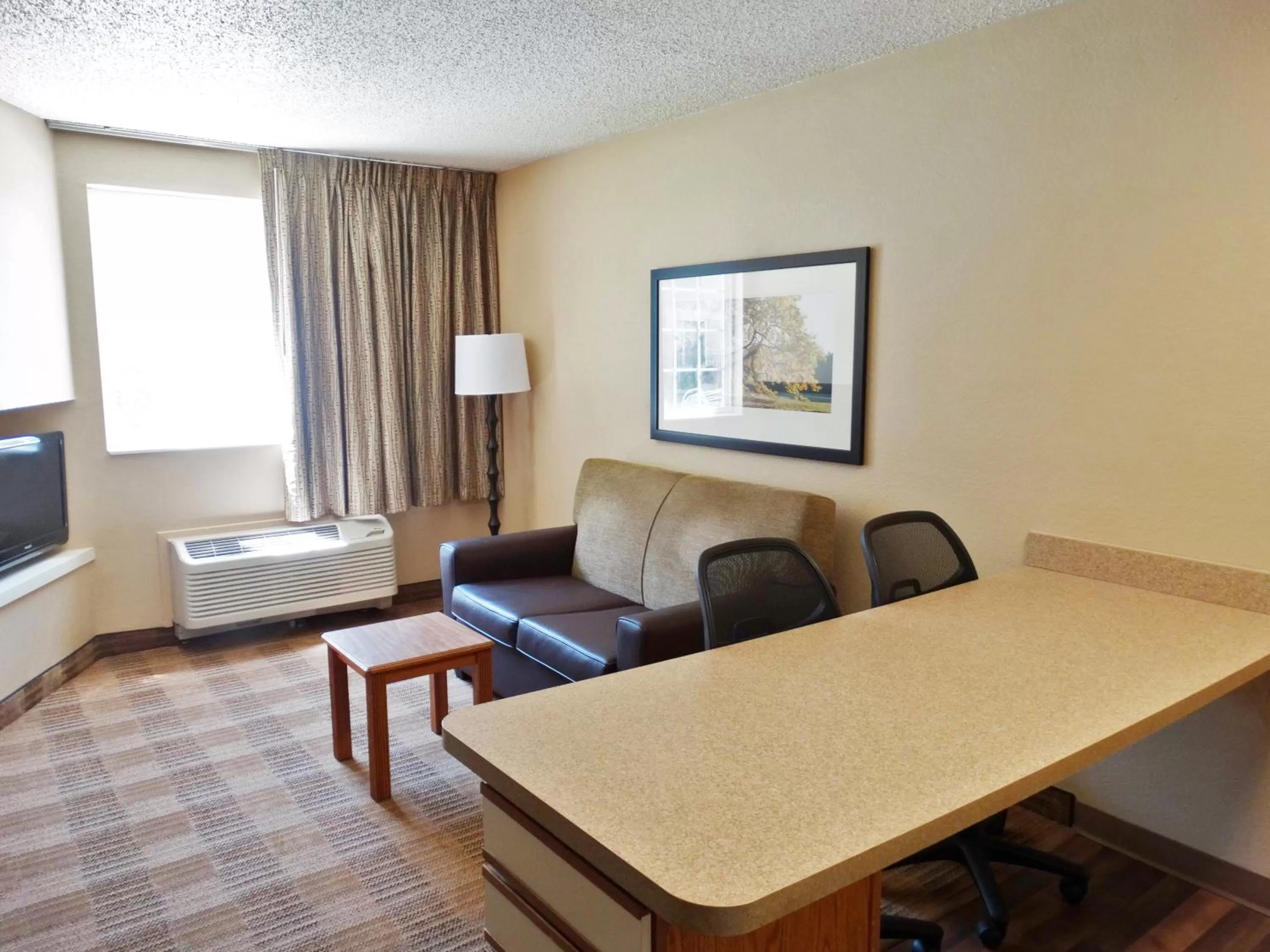 Seating area in Extended Stay America Select Suites - Providence - Airport