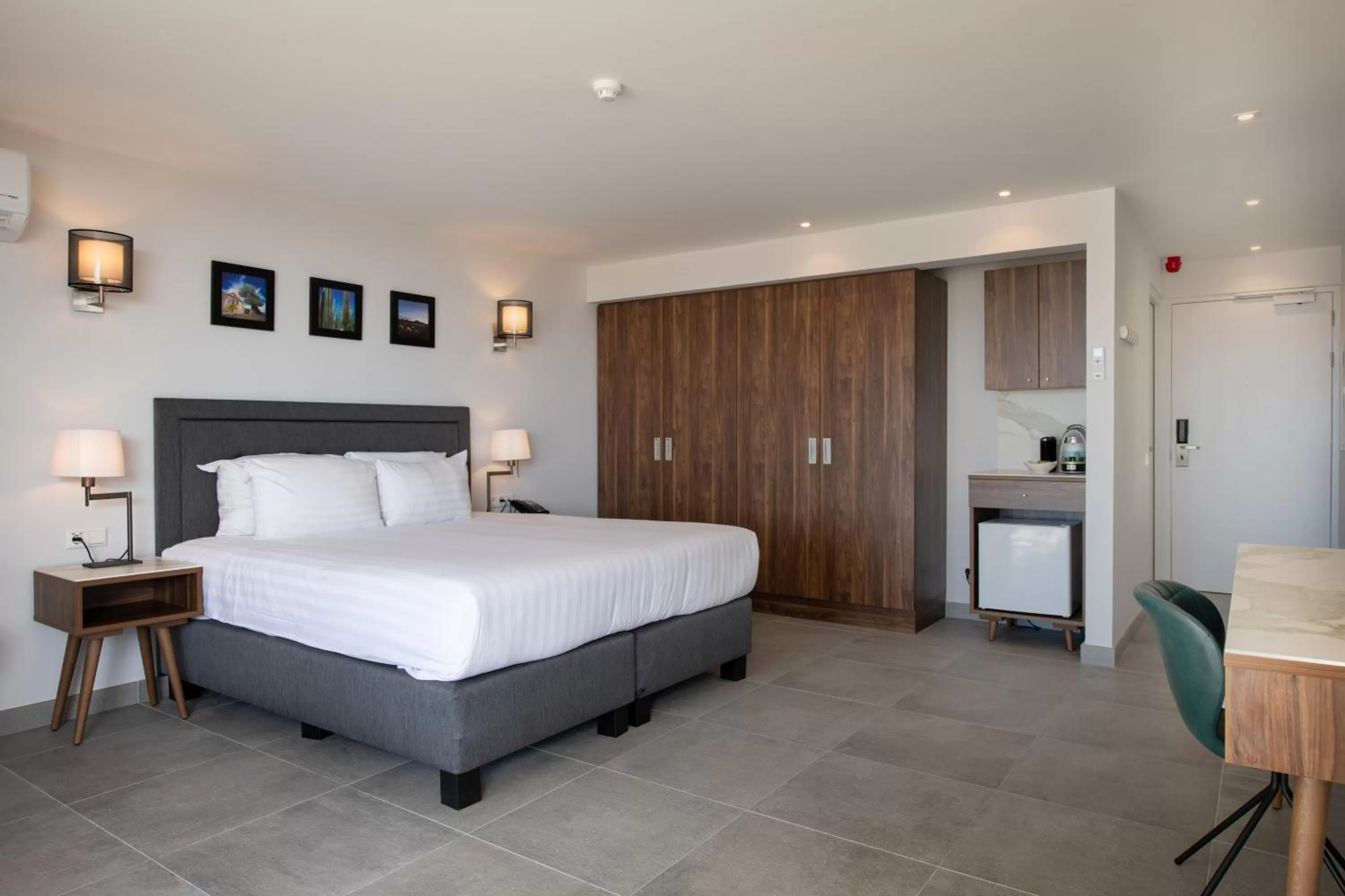 Photo of the whole room, Bed in Curacao Avila Beach Hotel