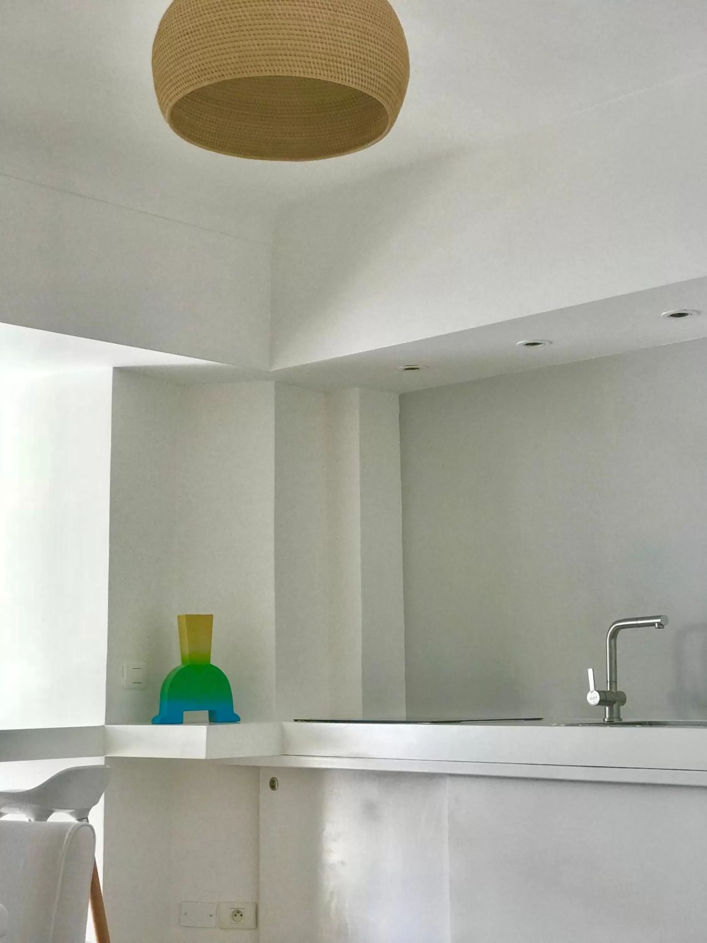 Kitchen or kitchenette in Les Lilas