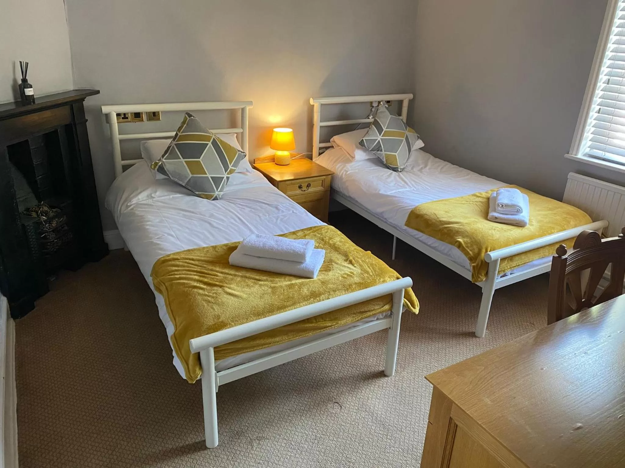 Bedroom, Bed in The Angel Inn Stourport