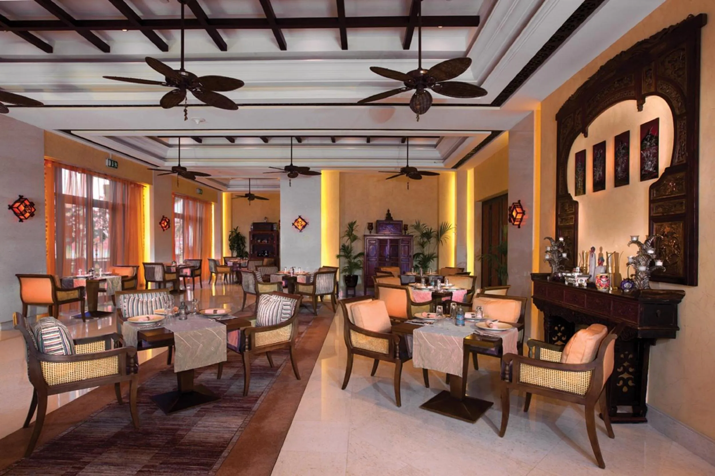Restaurant/places to eat in Shangri-La Hotel Apartments Qaryat Al Beri