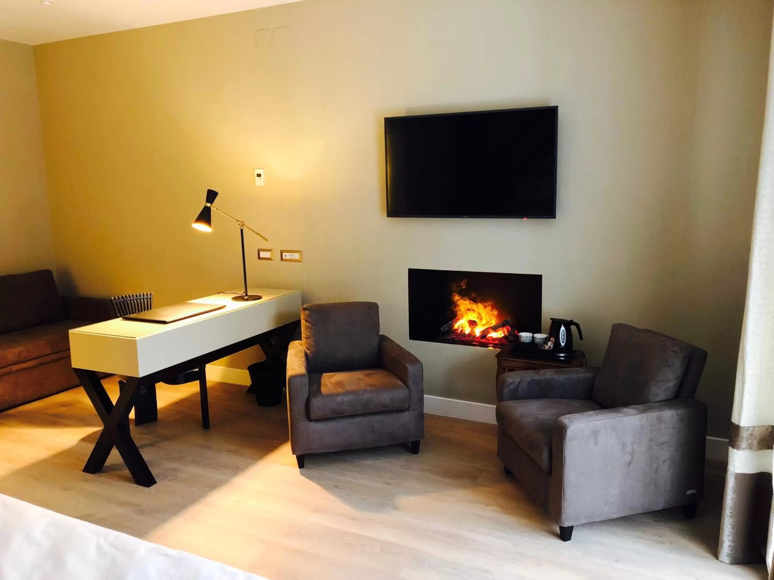 Seating area in Caruso Place Luxury Rooms & Suites