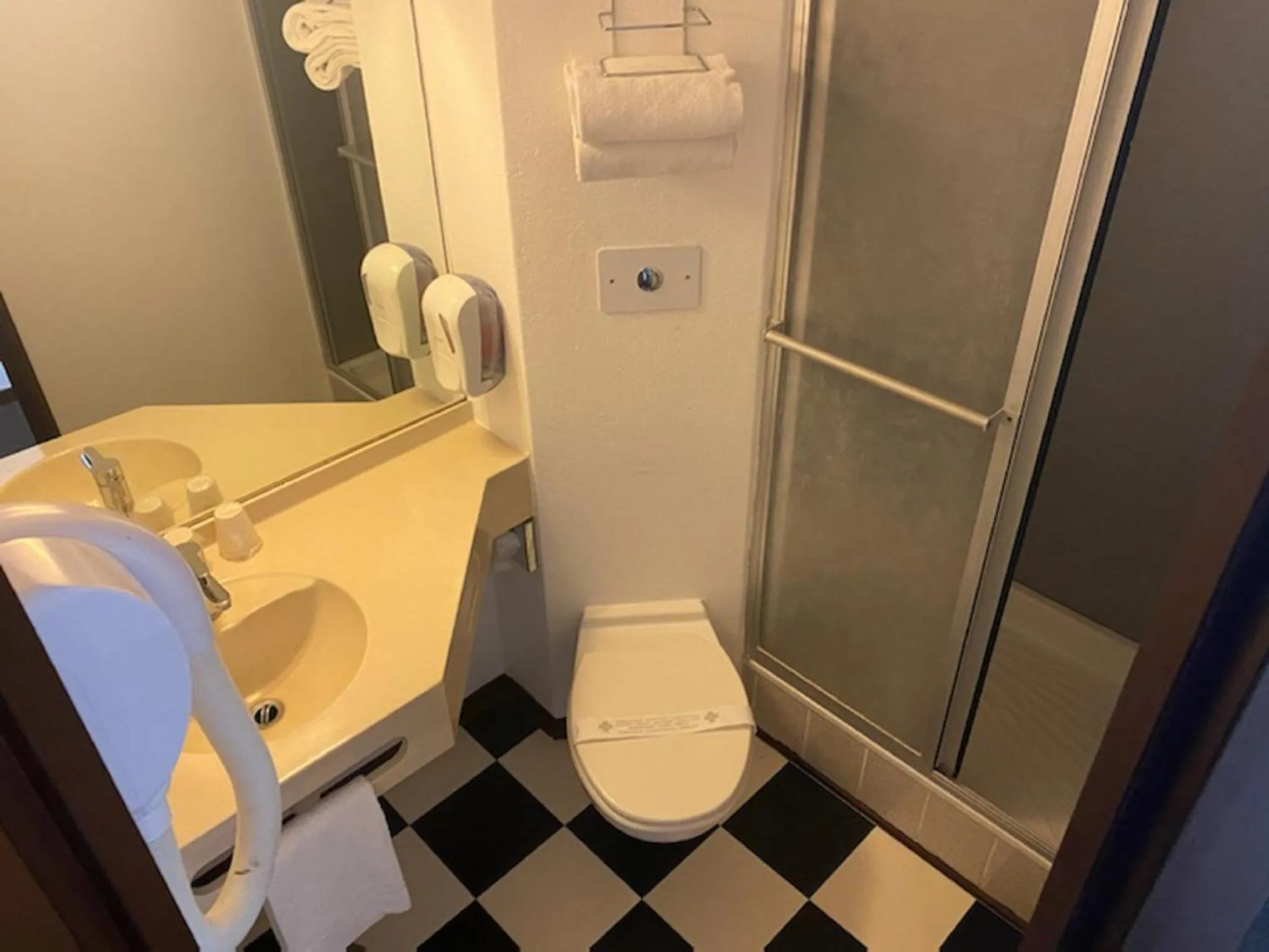 Bathroom in Enzo Hotels Vierzon by Kyriad Direct