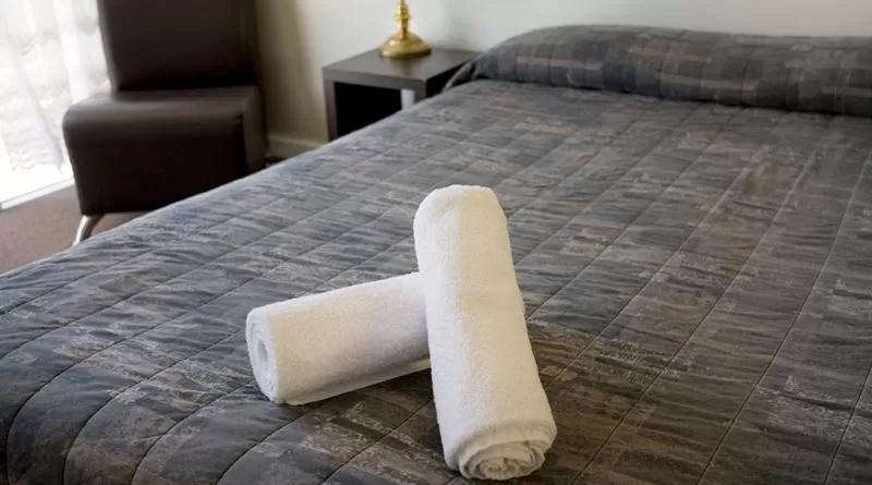 Bed in Apple Motor Inn